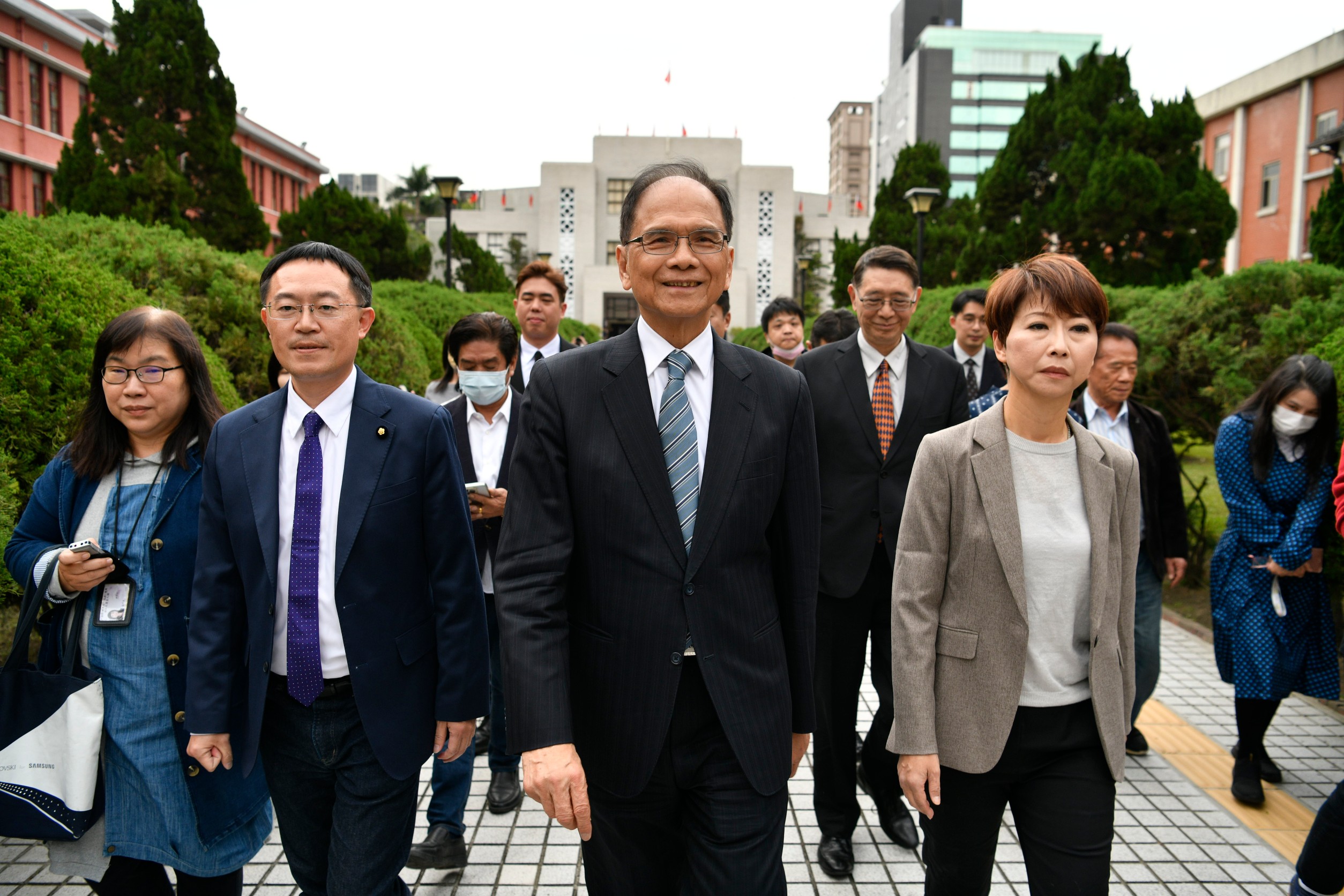 民進黨游錫堃角逐國會龍頭失利，宣布請辭立委引起熱議。