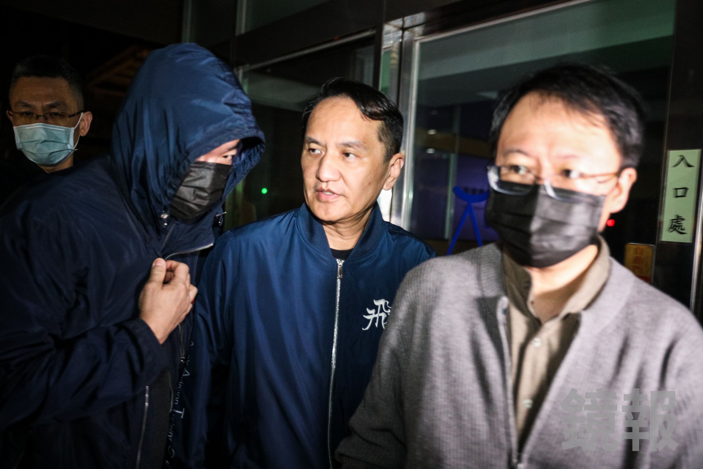 愛爾麗集團總裁常如山（中）、特助張元齡（右）及廠商謝金亨（左）等人今遭偵結起訴。（鏡報鄒保祥）