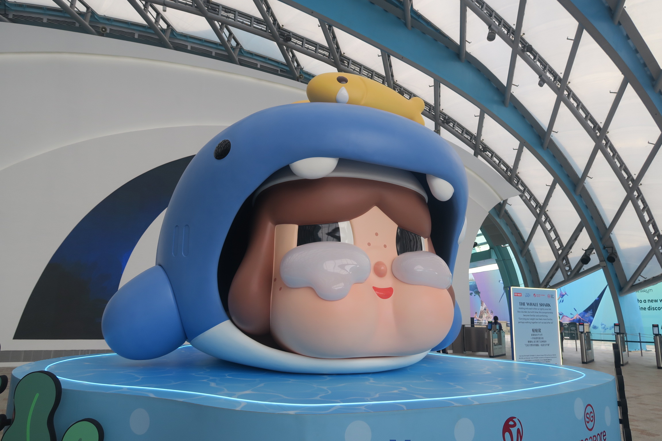 掛著兩泡眼淚的Crybaby，似乎無時無刻都在哭泣，恰好與一般人成長經歷中常聽到的「不要哭」背道而馳！