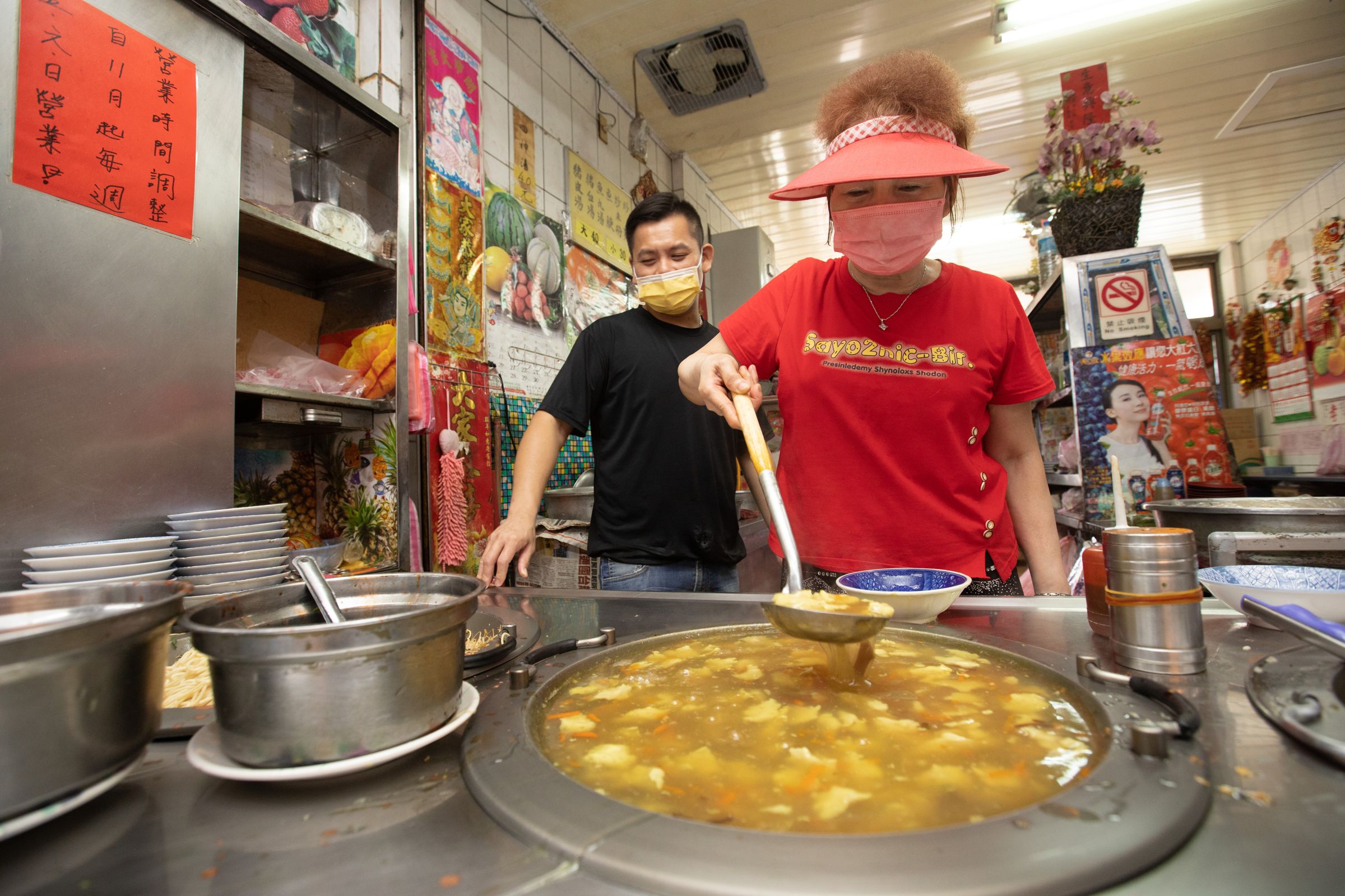 在濃郁的羹湯中增加咖哩風味的「咖哩魚羹」,是在地人首屈一指的好滋味。