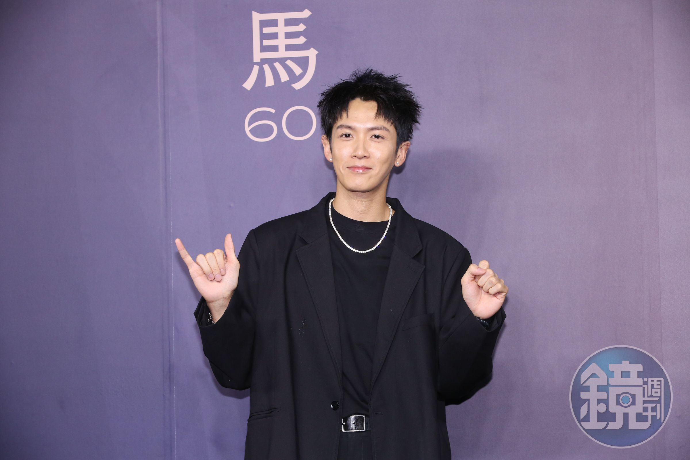 柯震東演出想追女生但不知如何行動的理工男,靠許瑋甯傳授把妹招數,當戀愛指導。