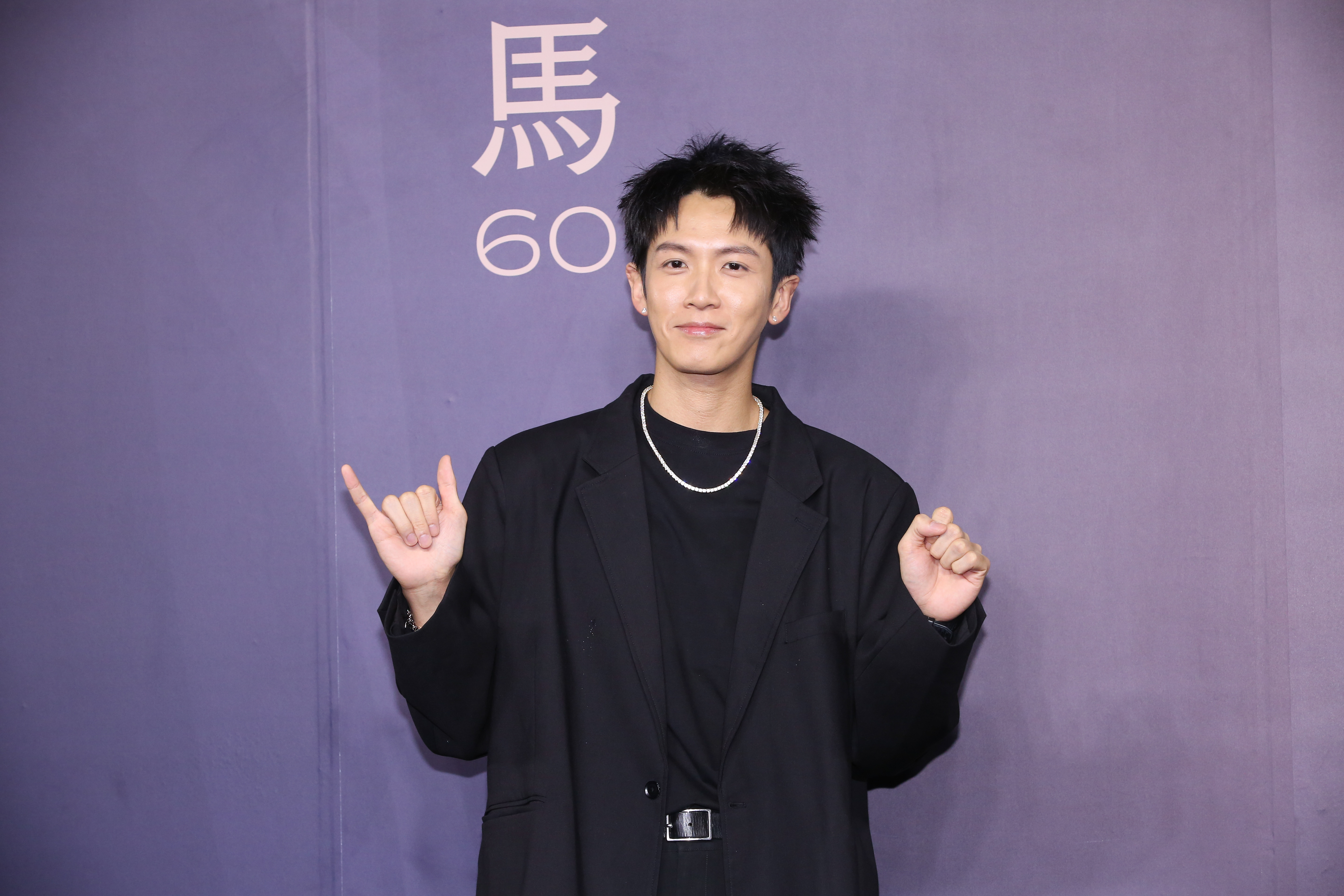 柯震東演出想追女生但不知如何行動的理工男，靠許瑋甯傳授把妹招數，當戀愛指導。