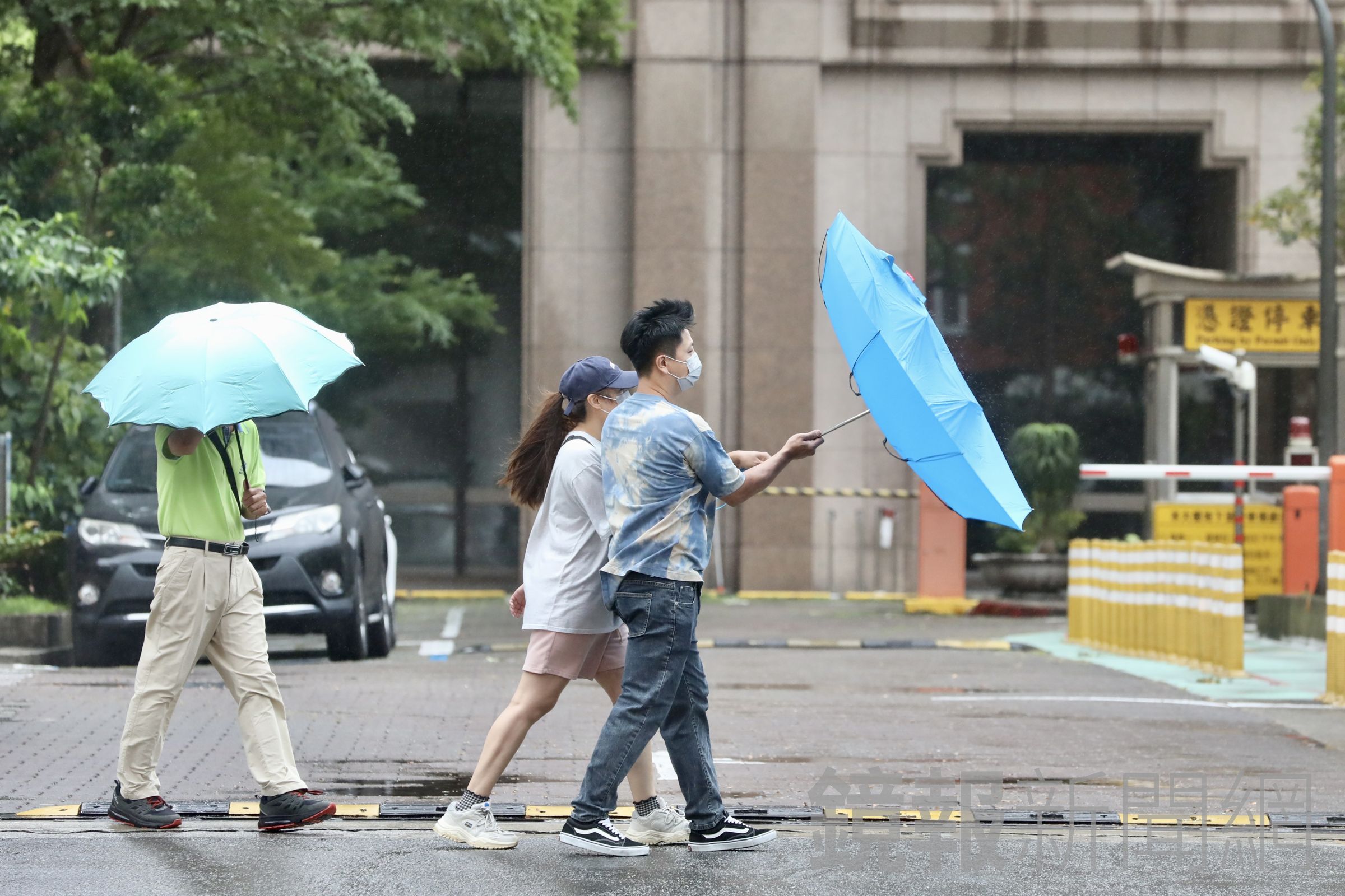 鳳凰颱風帶來豪雨重創宜蘭,宜蘭縣今日停班停課。示意圖。(鏡報林煒凱)