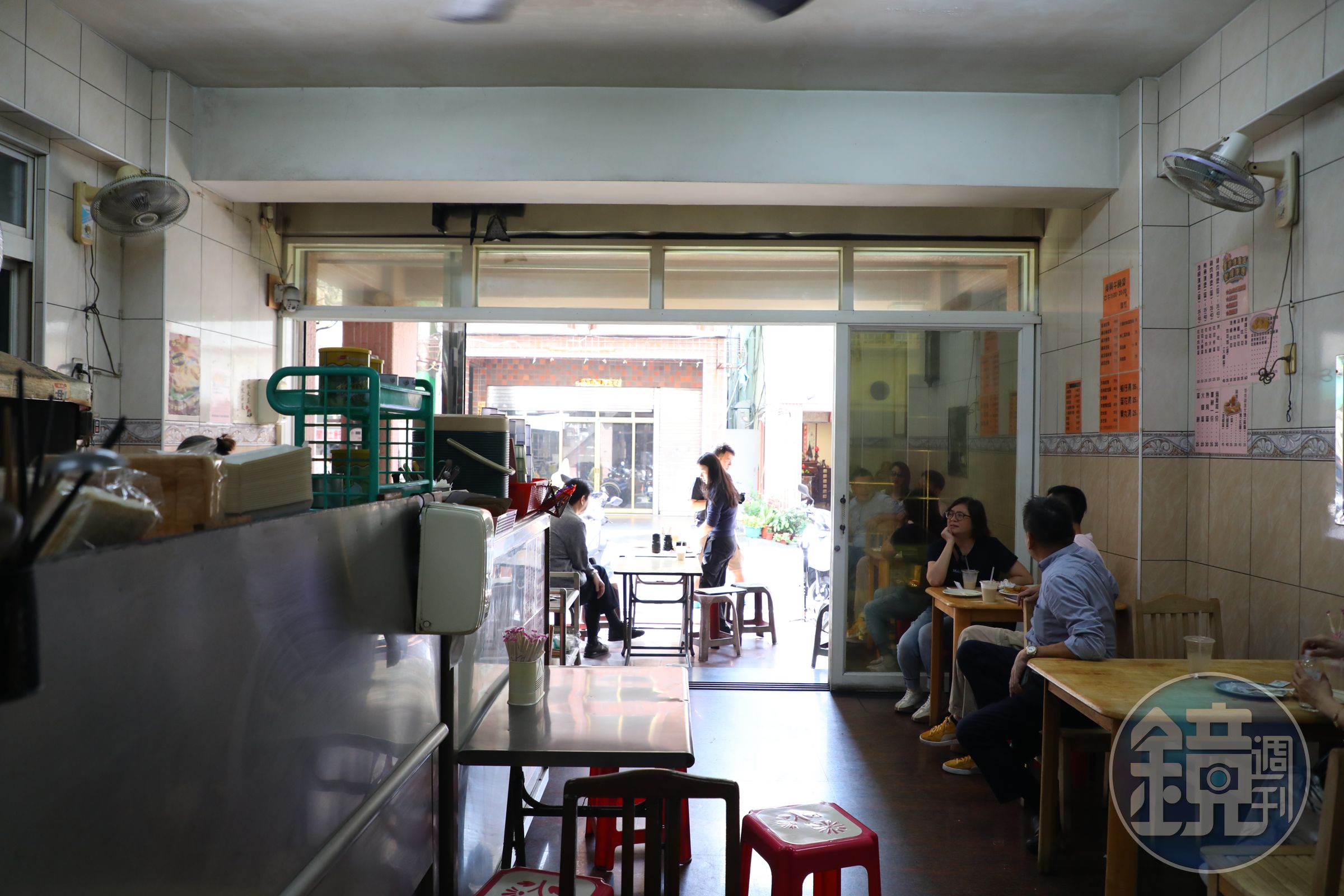 用餐空間非常樸素,就是尋常街角早餐店的模樣。