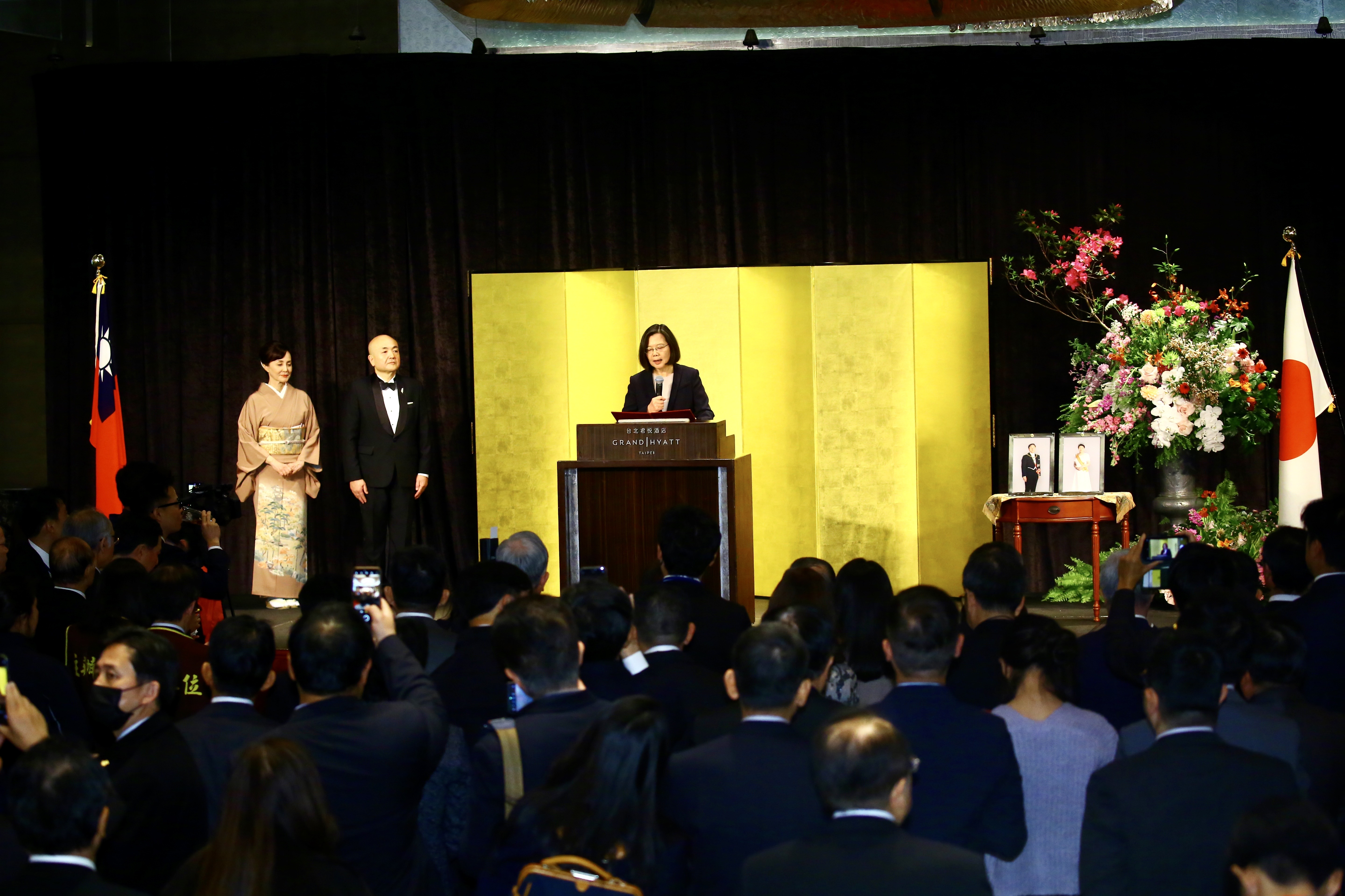 總統提到，這幾年，台日關係也越來越密切，尤其在經貿關係上，包括去年雙邊貿易總額達到757億美元。