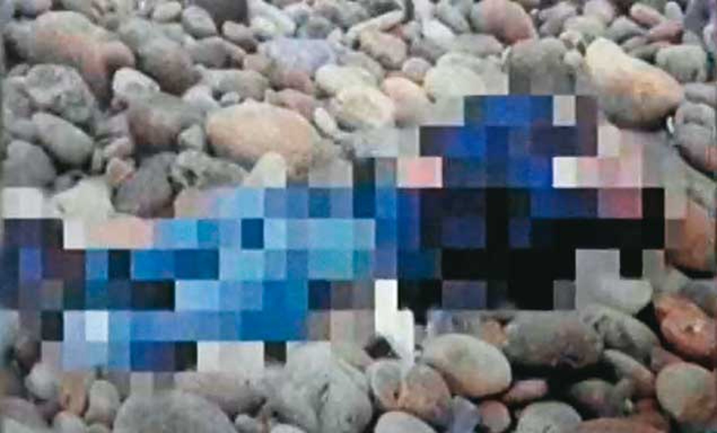 王男當年被發現陳屍於蘆竹海邊，轄區檢警起初認為是一起因釣魚不慎落海的意外事故。（翻攝東森新聞）
