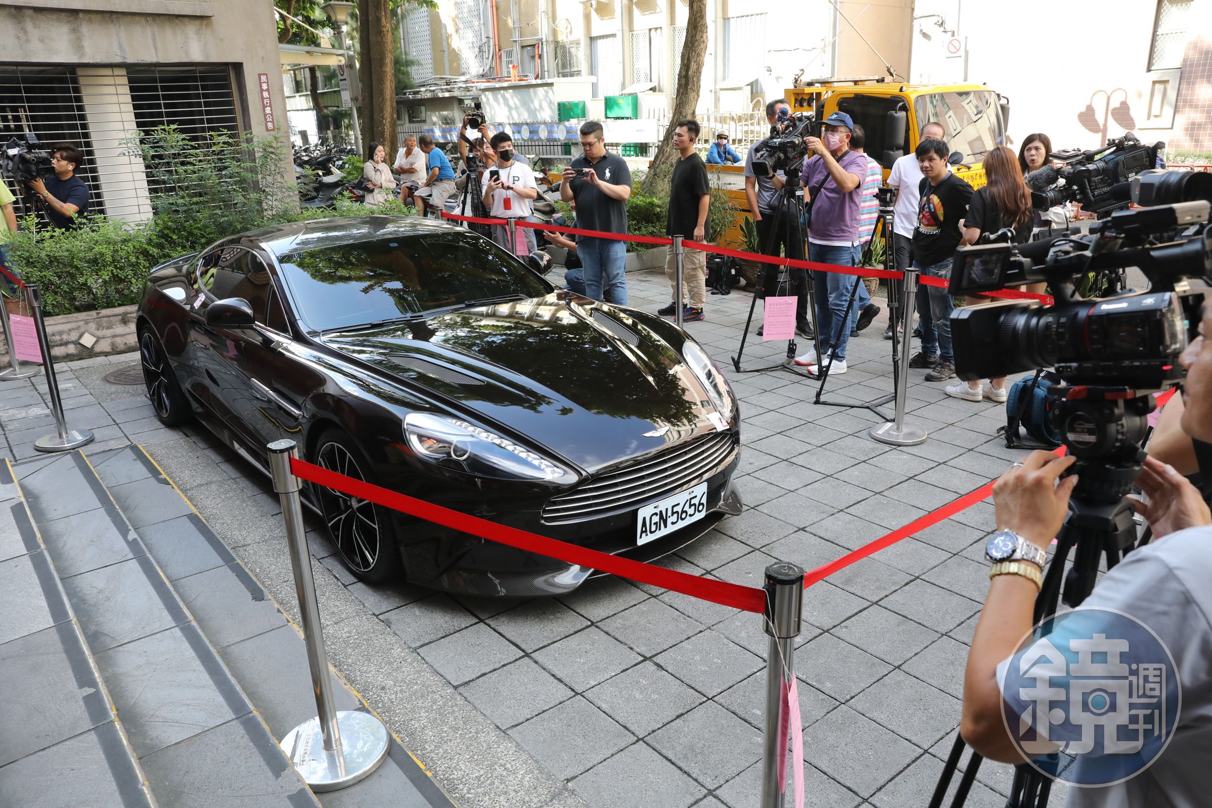 大S與汪小菲昔日的ASTON MARTIN愛車，新車價1,680萬元，不過今遭法拍。