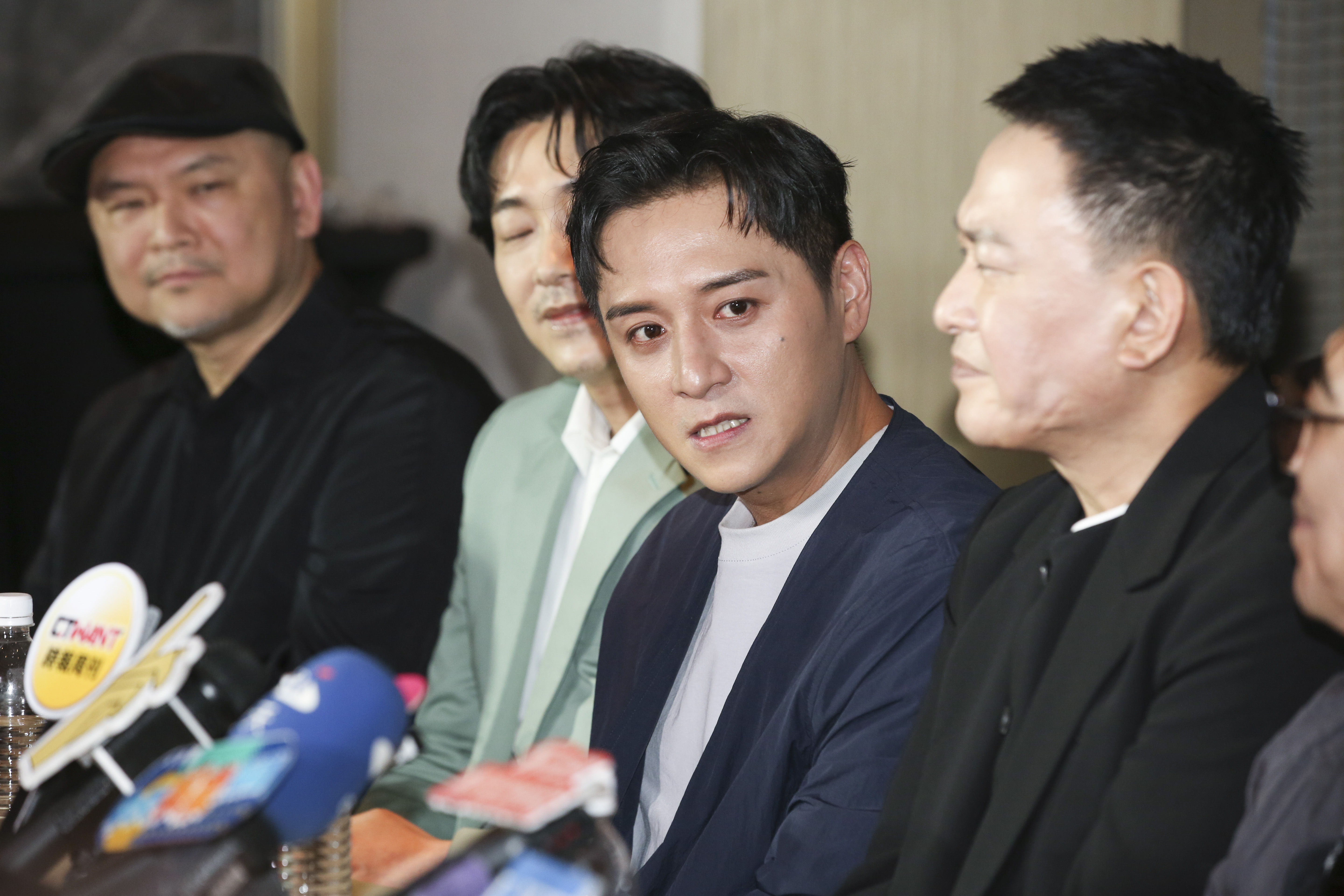 鄭人碩飾演的阿慶算是承上啟下的重要角色，這次扛戲責任重大，自稱演的時候「痛並快樂著」，有「爽痛」感。