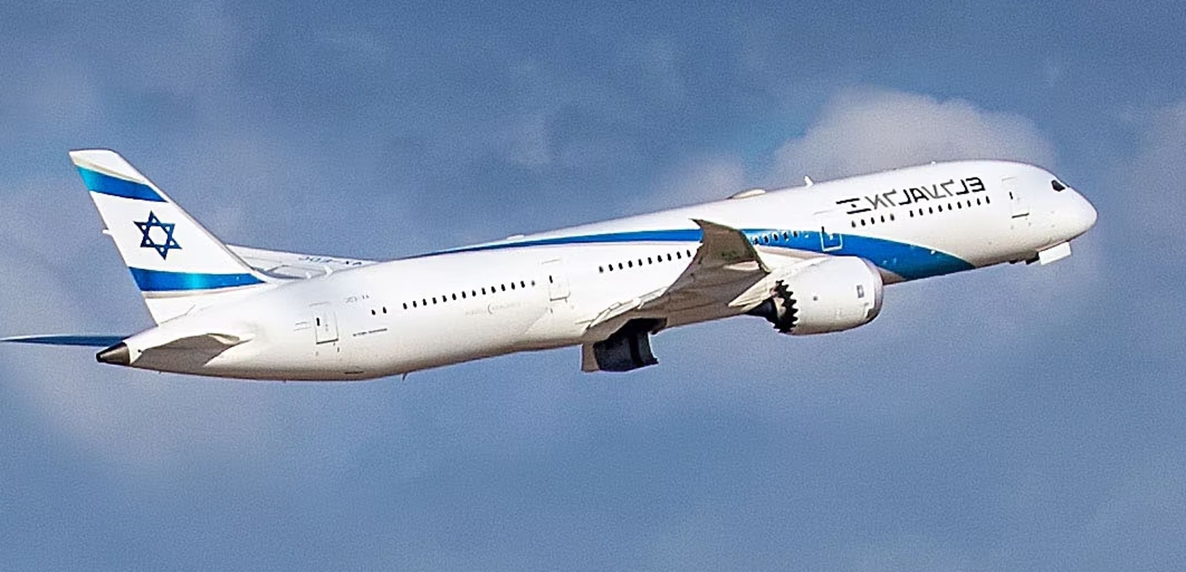 以色列航空表示,希望回國的乘客,在開放網站90分內,已經有逾6萬人加入排隊登記。(翻攝以色列航空官網)