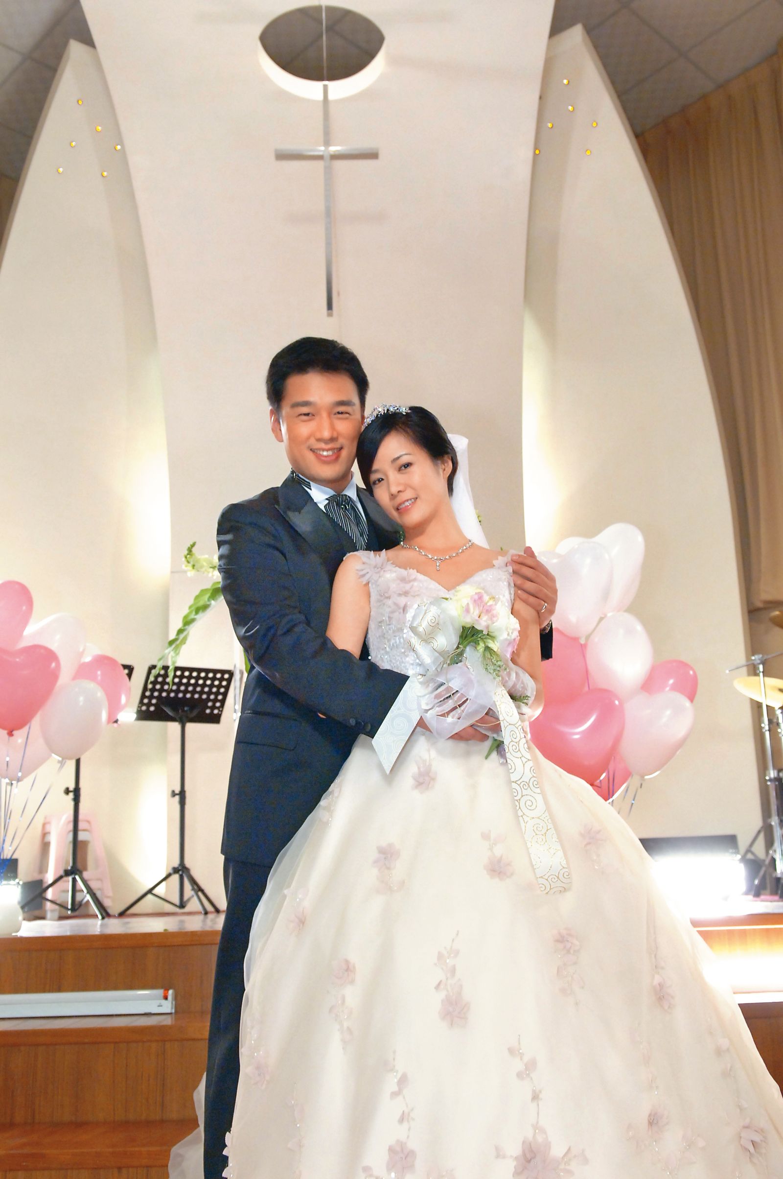 王耀慶（左）上次在台灣拍戲已經是2007年的三立戲劇《天下第一味》。右為陳仙梅。（三立提供）