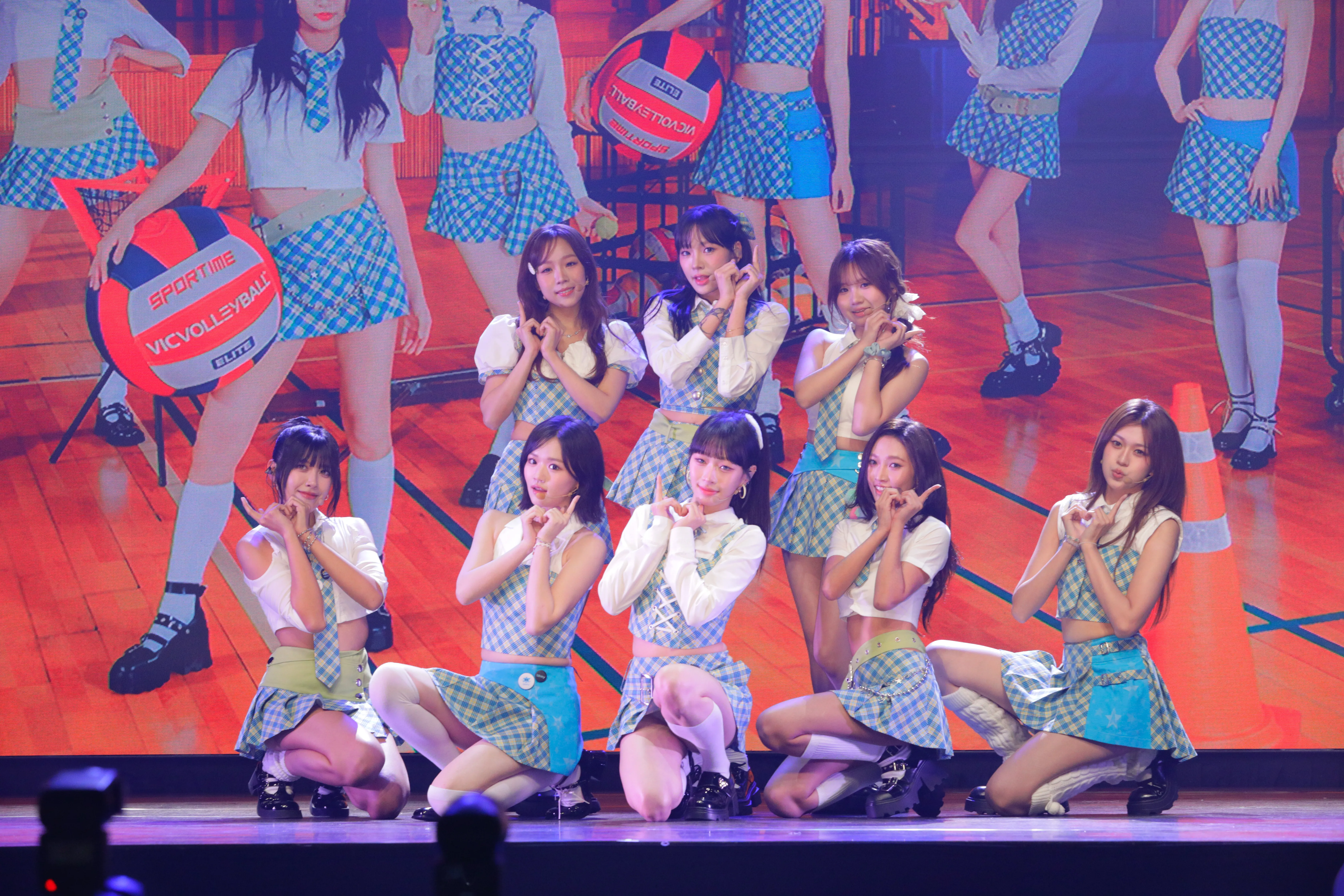 女團W!nky首發單曲〈W!nk W!nk〉。
