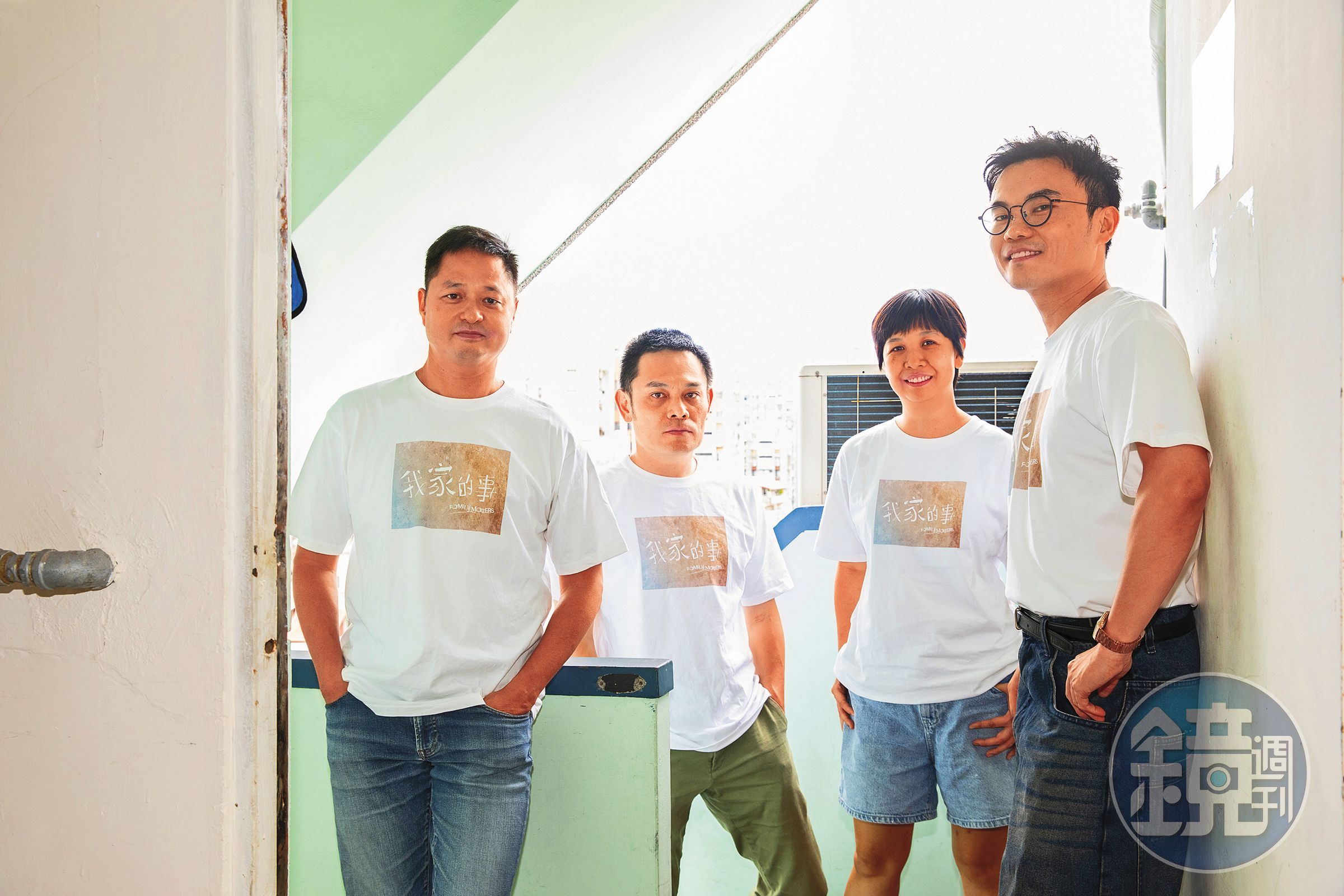 監製鄭有傑（左起）、蔡宗翰與謝君堯以各自專業，協助新銳導演潘客印（右一）完成首部電影。