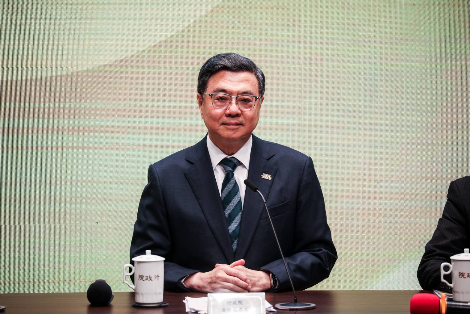 行政院長卓榮泰宣布不副署《財劃法》再修正案以避免造成對國家發展的危害。(鏡報鄒保祥)