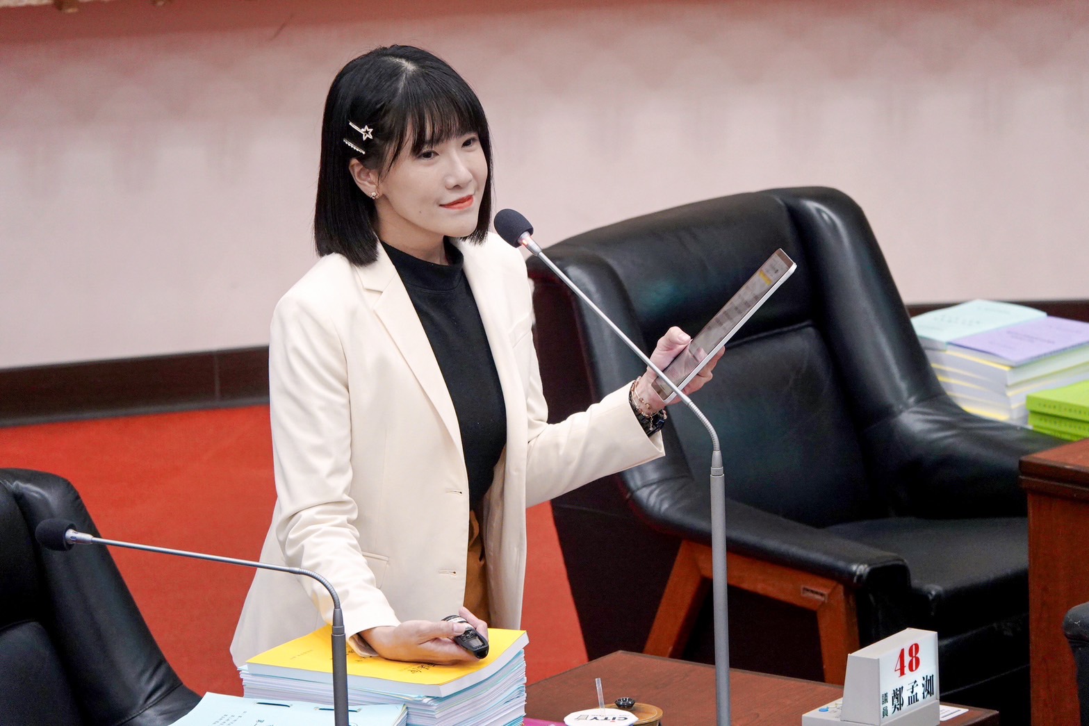 針對高雄市長者難租屋及蝸居問題，議員鄭孟洳要求市府必須重視銀髮族居住正義。（鄭孟洳服務處提供）