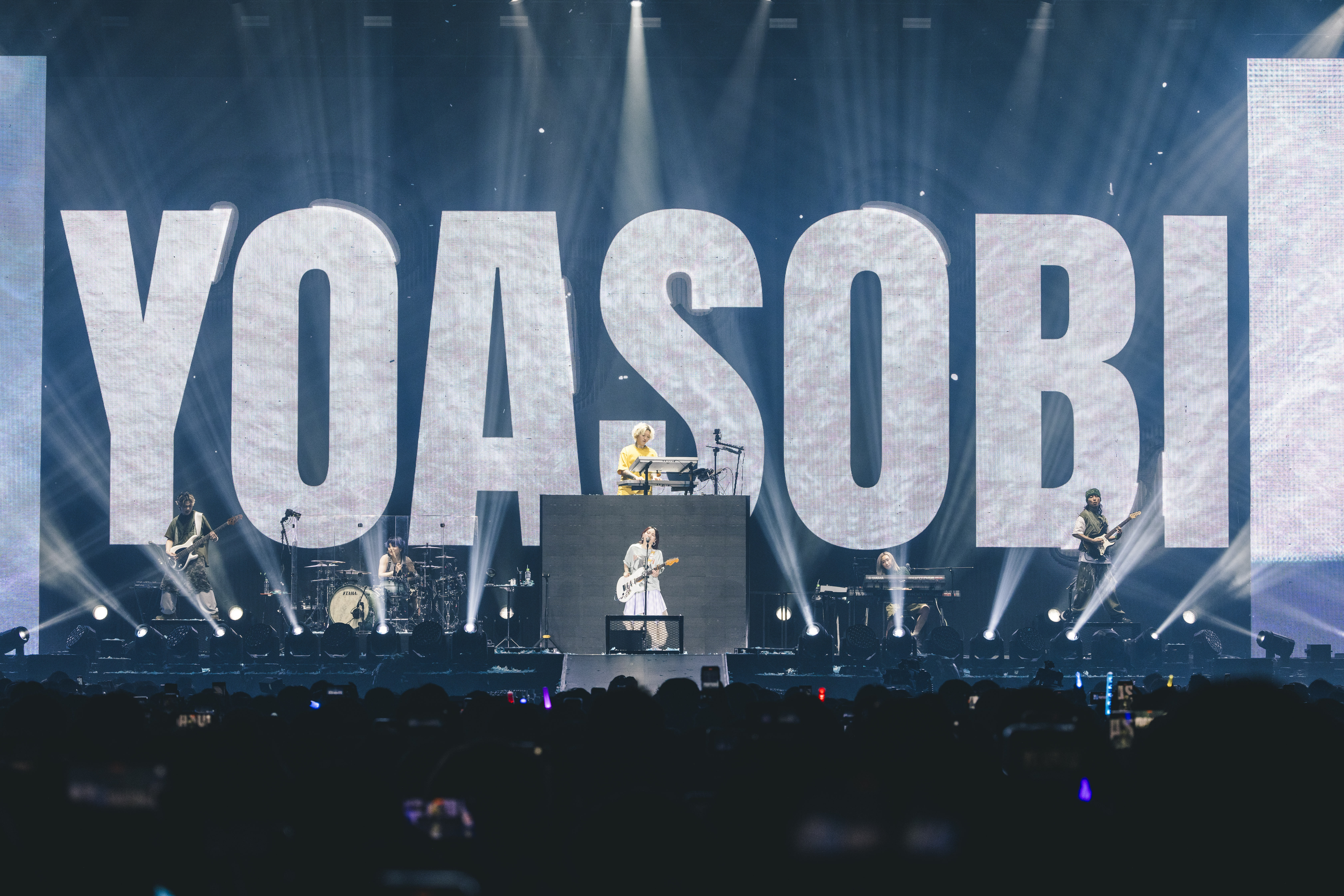YOASOBI小巨蛋演唱會吸引60萬人上線搶票，演唱會首場在週六登場。（好玩國際文化提供）