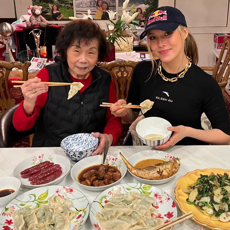 谷愛凌與外婆馮國珍關係極其深厚。(翻攝自eileengu IG)