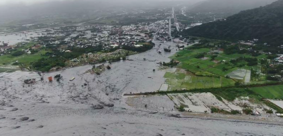 樺加沙颱風重創花蓮，永齡基金會雪中送炭及時送暖，捐款1千萬元協助災民重建家園。（農田水利會花蓮管理處提供）