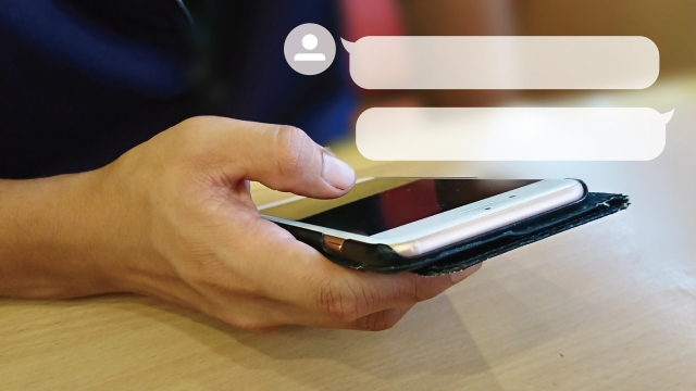 一名網友分享傳LINE回主管「OK」，結果被罵沒禮貌。（示意圖，photoAC）