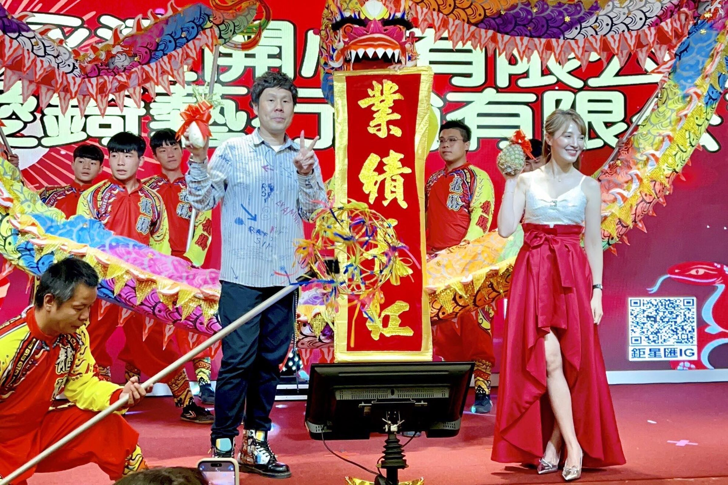 江泳錡年初還和楊煥一起在春酒宣布事業版圖。(臉書)