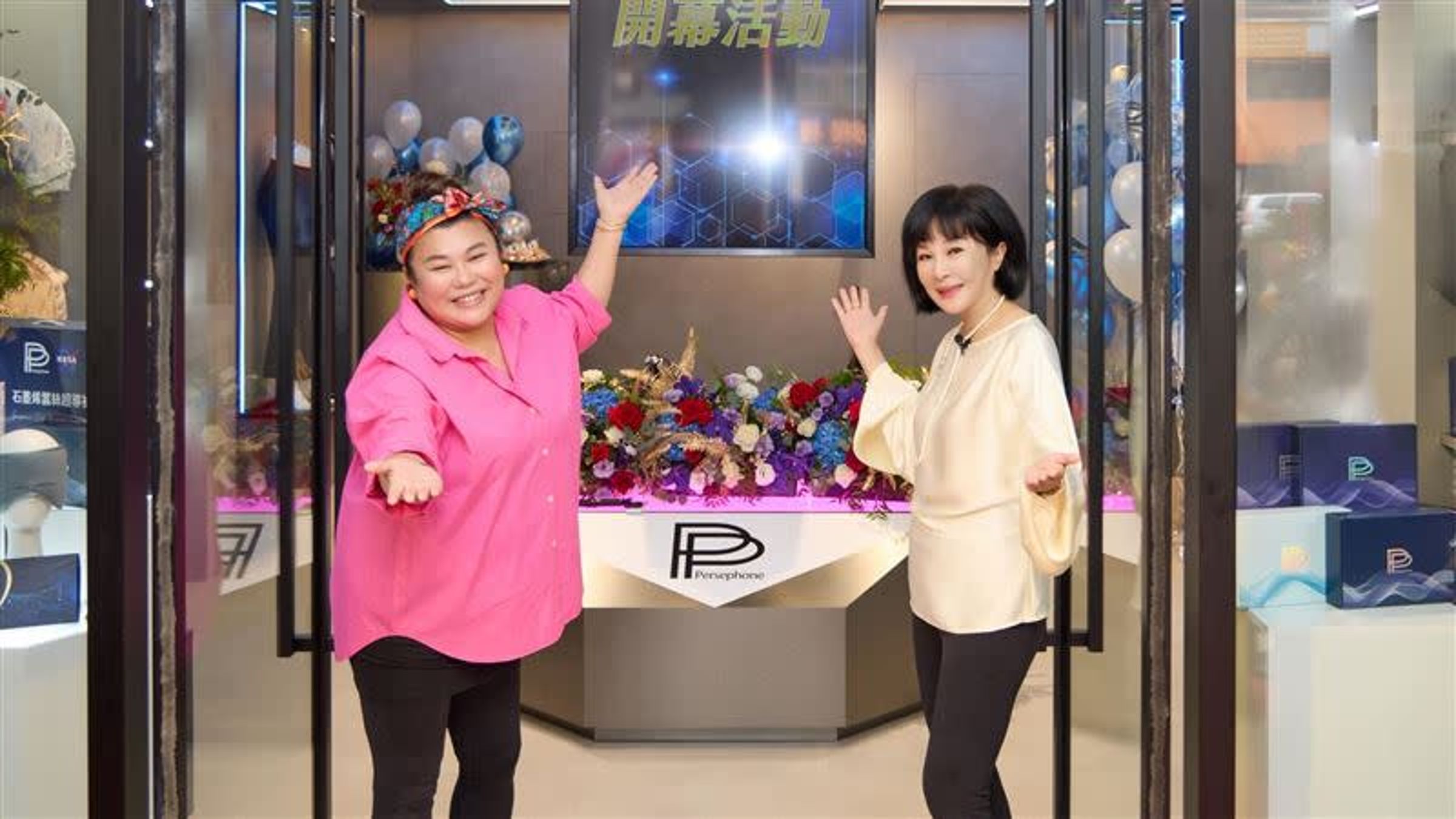 吳淡如與林美秀出席品牌旗艦店開幕,擔任一日店長。(品牌提供)