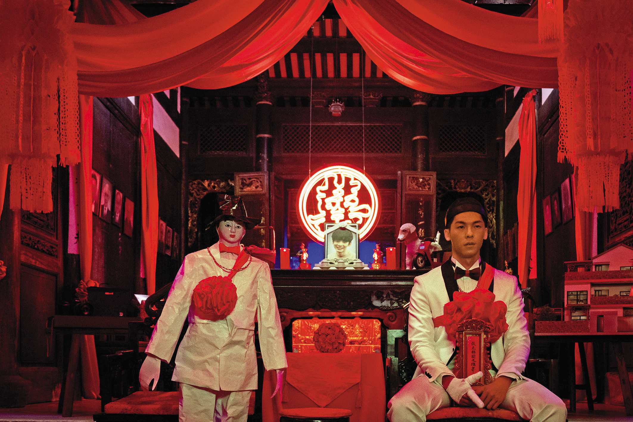 許光漢（右）主演電影《關於我和鬼變成家人的那件事》紅遍亞洲。（金盞花大影業提供）