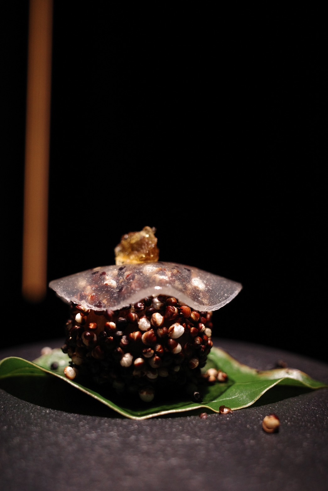 搭配「花苞」的小點,是以脆口的黎麥包著裹上黃豆粉的綿密豆沙,充滿日系風味。