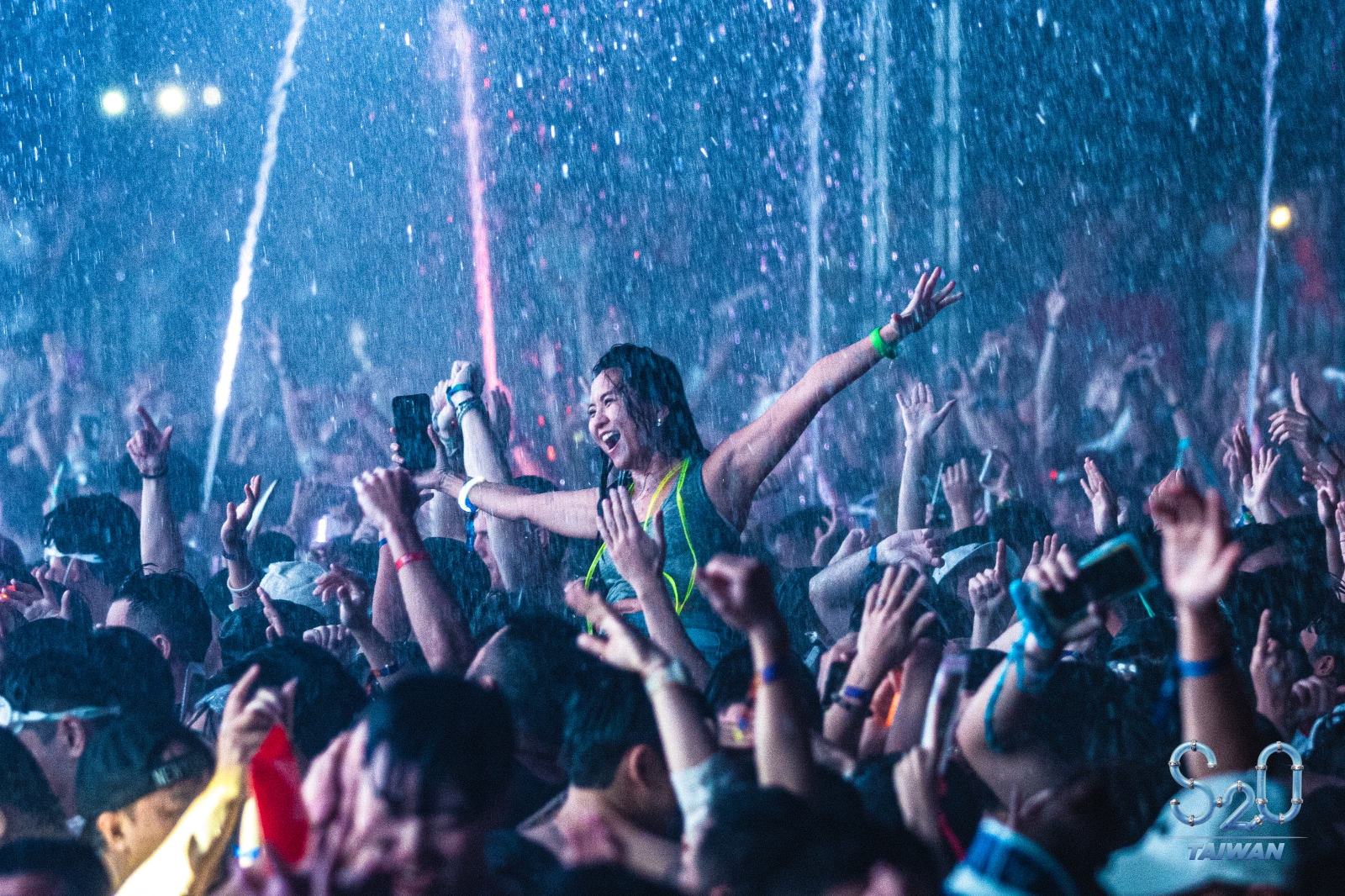 S2O Taiwan今年來自美國、泰國、日本、韓國、香港、新加坡、馬來西亞等地的國際遊客特地來台朝聖，現場將有一堆比基尼辣妹、胸肌猛男一起濕身狂歡。（S2O Taiwan提供） 