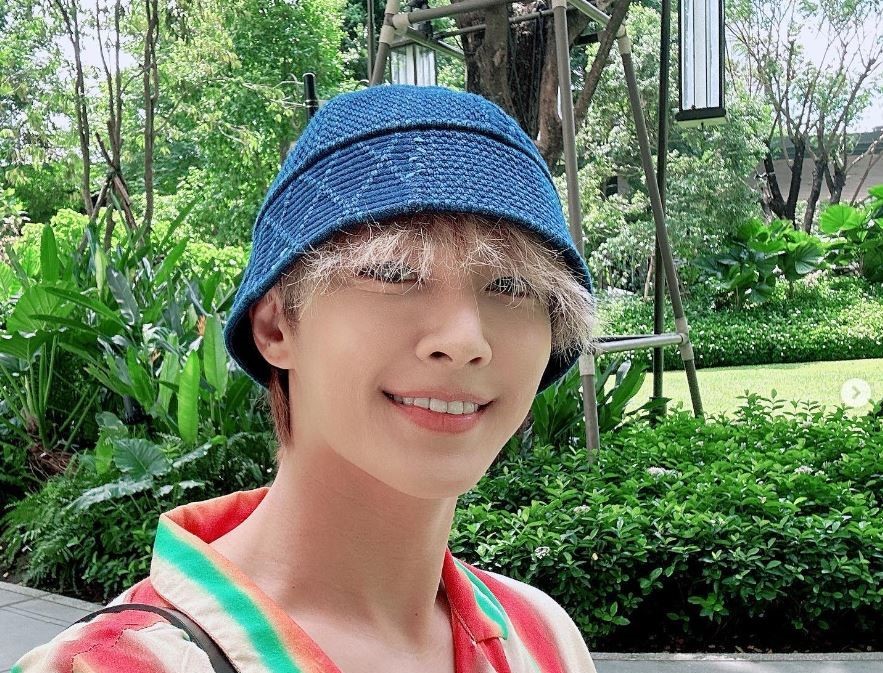 炎亞綸在東京打卡，順利出國。（翻攝自炎亞綸IG）