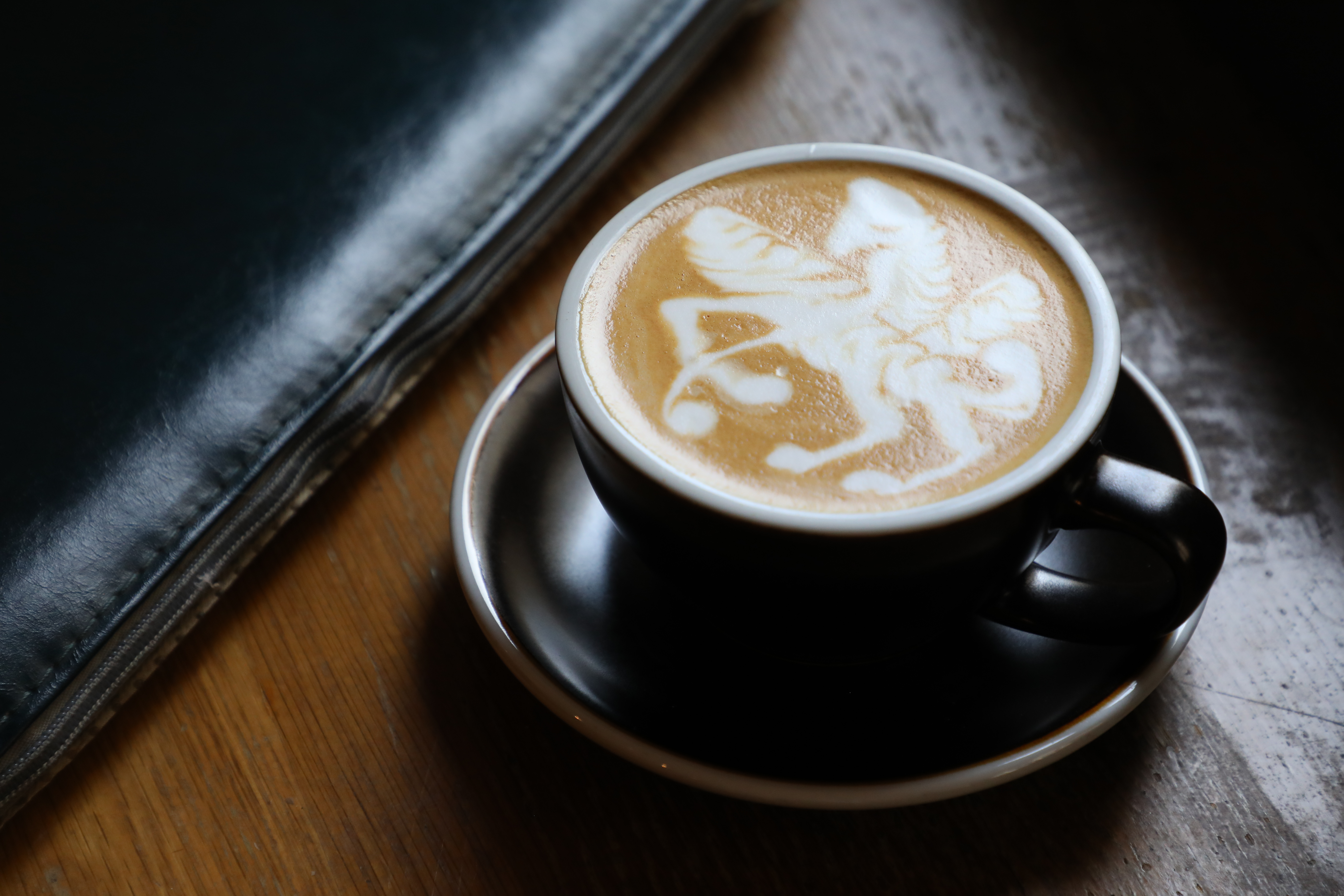 「Ginger Latte」飄散隱約的薑汁氣味，拉花也很專業。（港幣52元／杯）