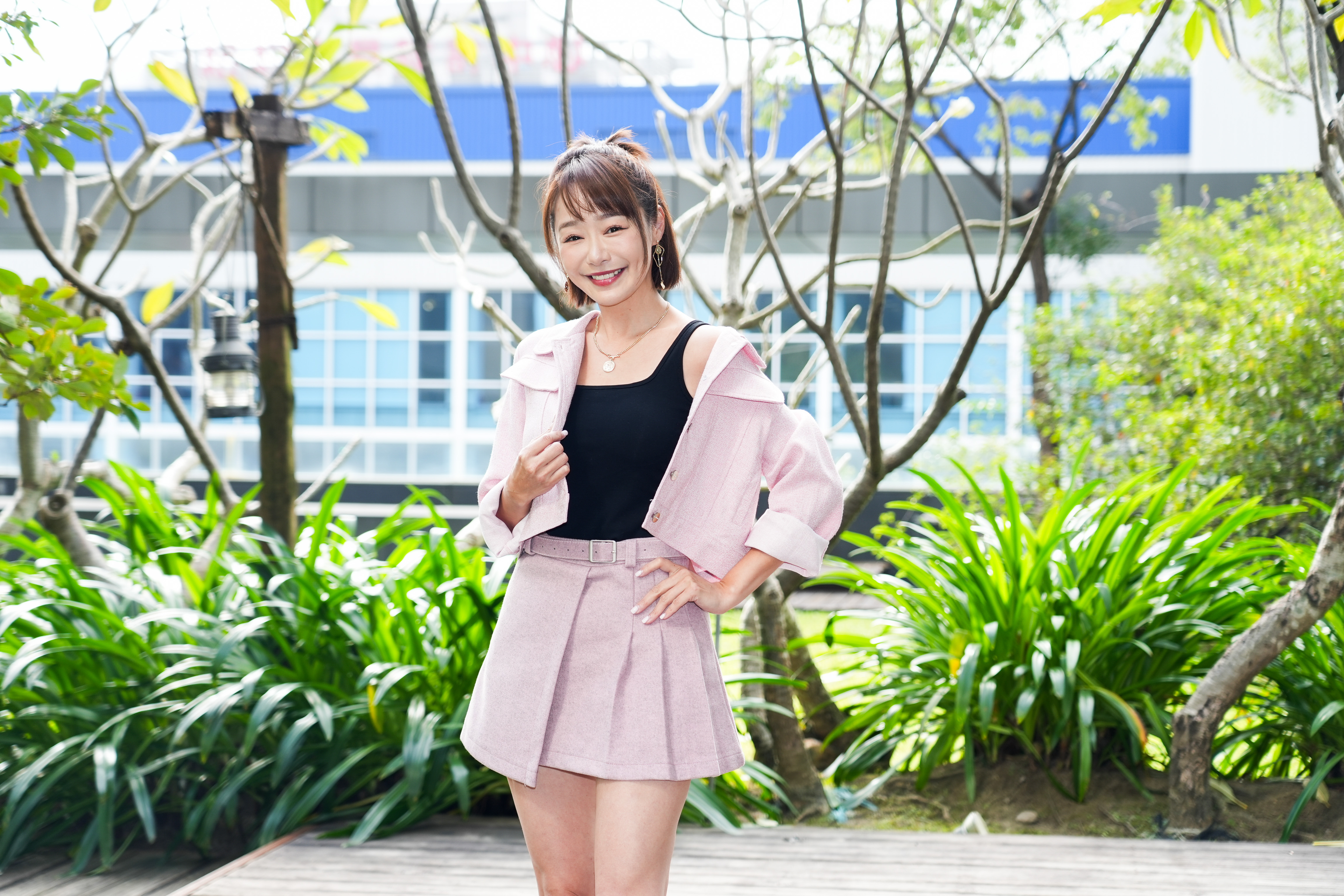 茵芙初戀就是個愛賭的欠債男，從此不再戀愛腦。