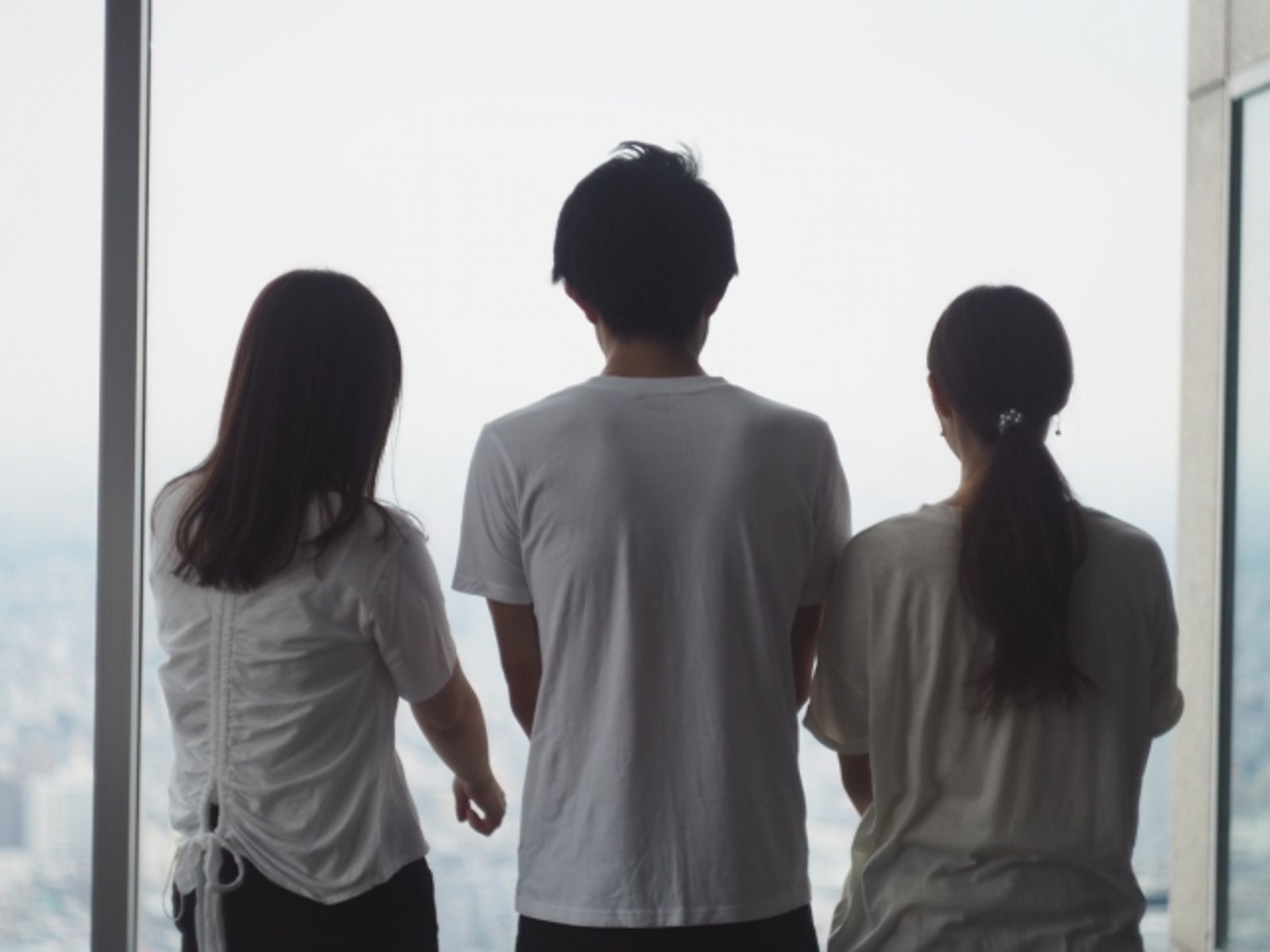 男友哈閨密多年 貼心女友成功說服她3P還開床戰檢討會