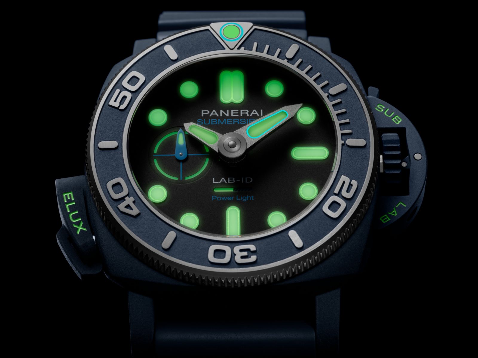 沛納海推出全新LAB-ID概念腕錶Submersible Elux LAB-ID PAM01800。此錶限量生產150枚，將在三年內每年供應50枚，內部搭載自動上鍊P.9010/EL機械機芯，配備6個發條盒和4項專利，可將存放在發條盒中的機械能轉換為電能，啟動微型LED燈具，照亮錶盤、指針和錶圈。定價EUR 108,000。