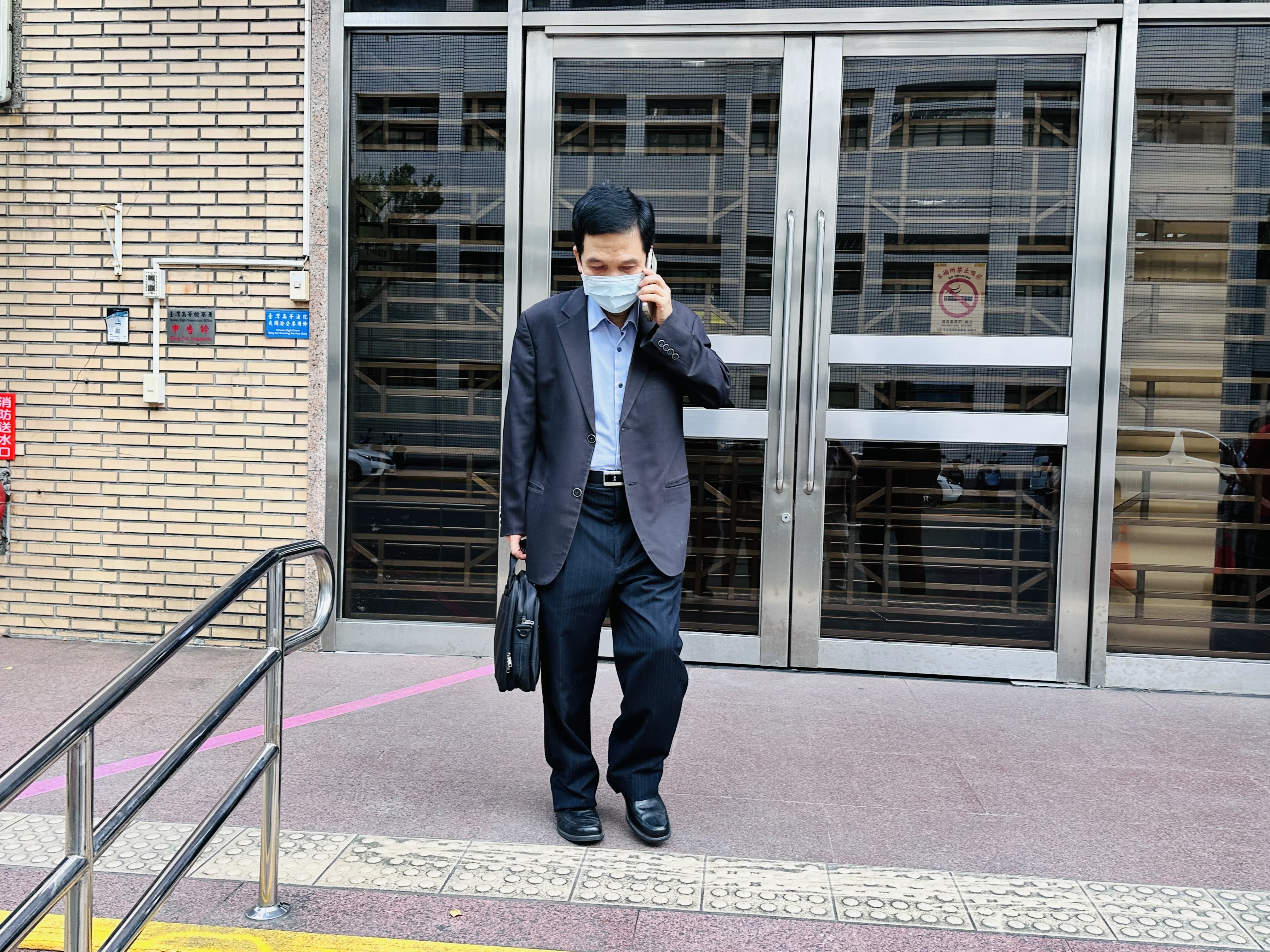 台北市前都發局長黃景茂遭高院延長限制出境及出海8個月。