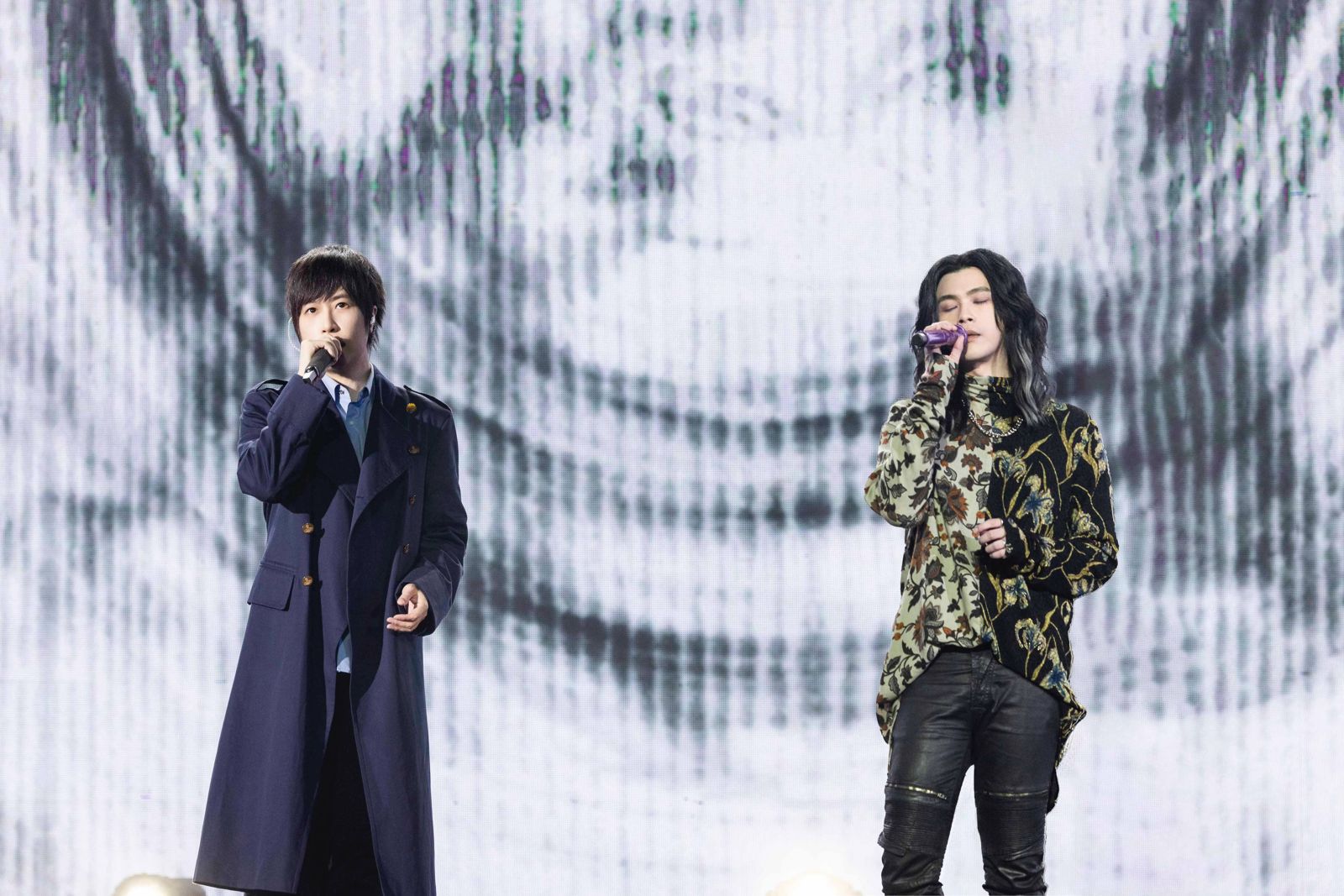 五月天阿信驚喜登場麋先生高雄巨蛋演唱會,妙語如珠讓台上台下笑不停。(相信音樂提供)