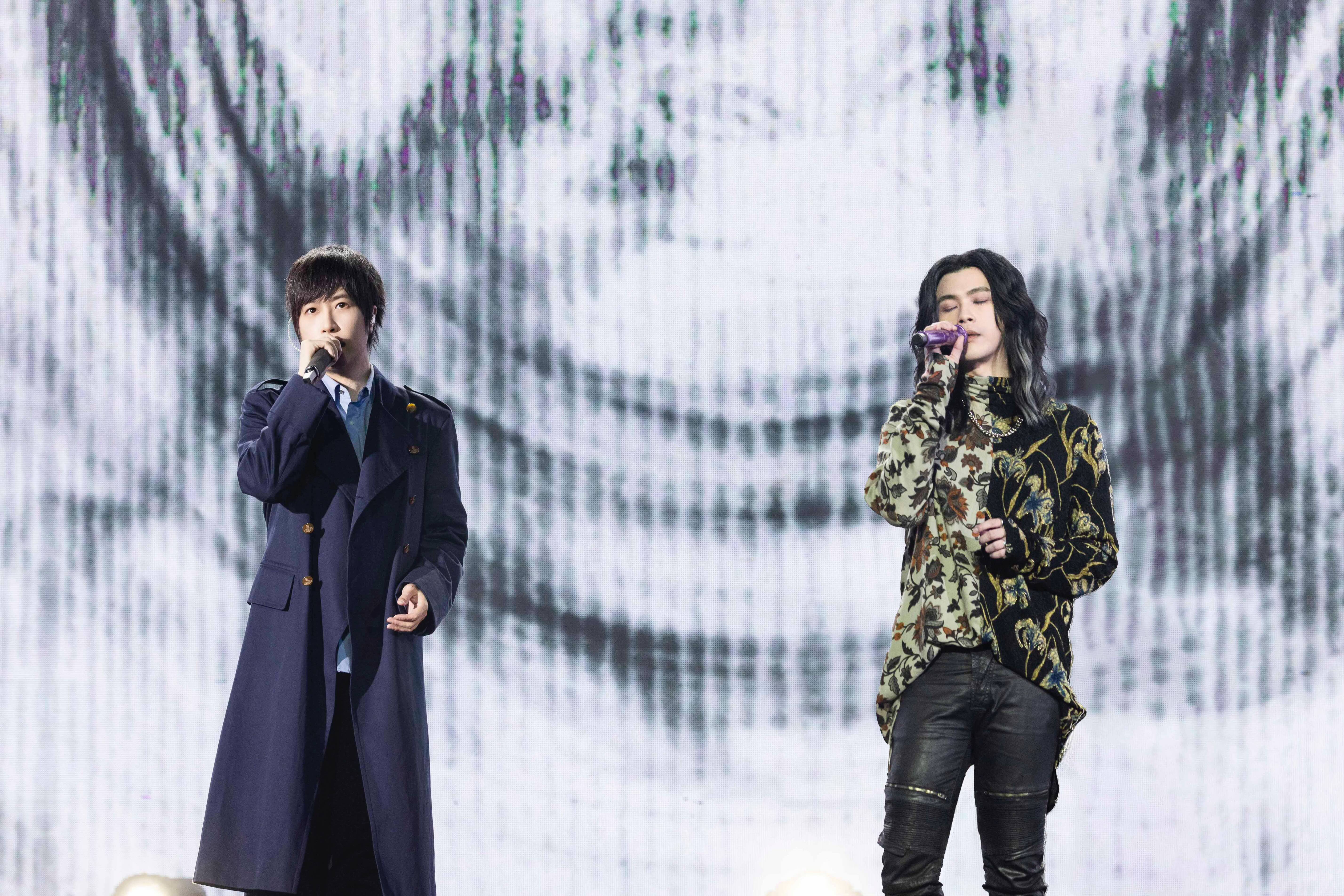 五月天阿信驚喜登場麋先生高雄巨蛋演唱會，妙語如珠讓台上台下笑不停。（相信音樂提供）