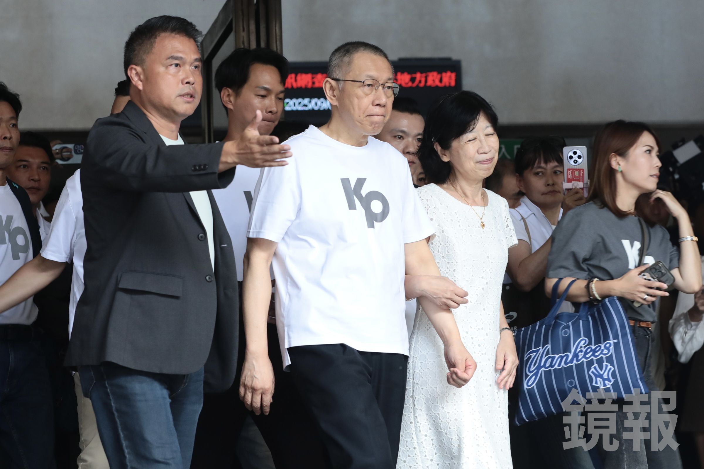 柯文哲自爆室友有4人是車手。(鏡報林煒凱)