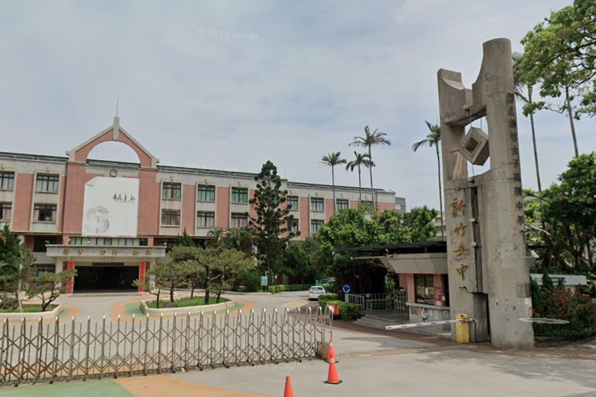 女醫徐嘉琪發文分享母校竹女高一共18班，文組僅剩4班，感嘆時代真的不同了。（翻攝自google map）