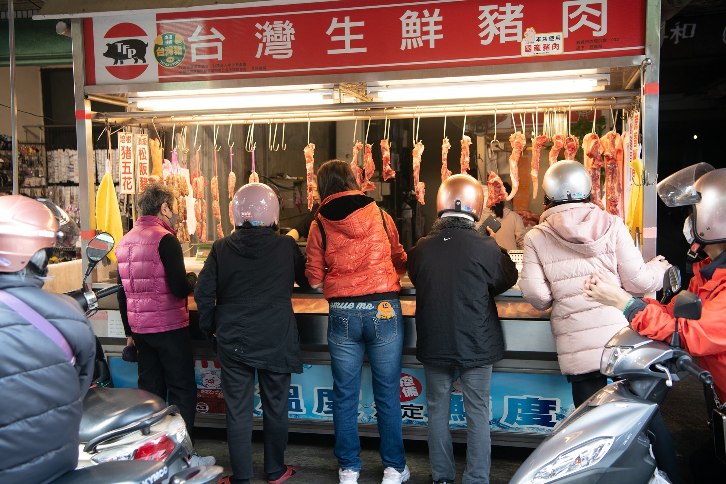 嘉義市府宣布,公有零售市場豬肉及豬肉食品攤商免繳一個月租金。(嘉義市政府提供)
