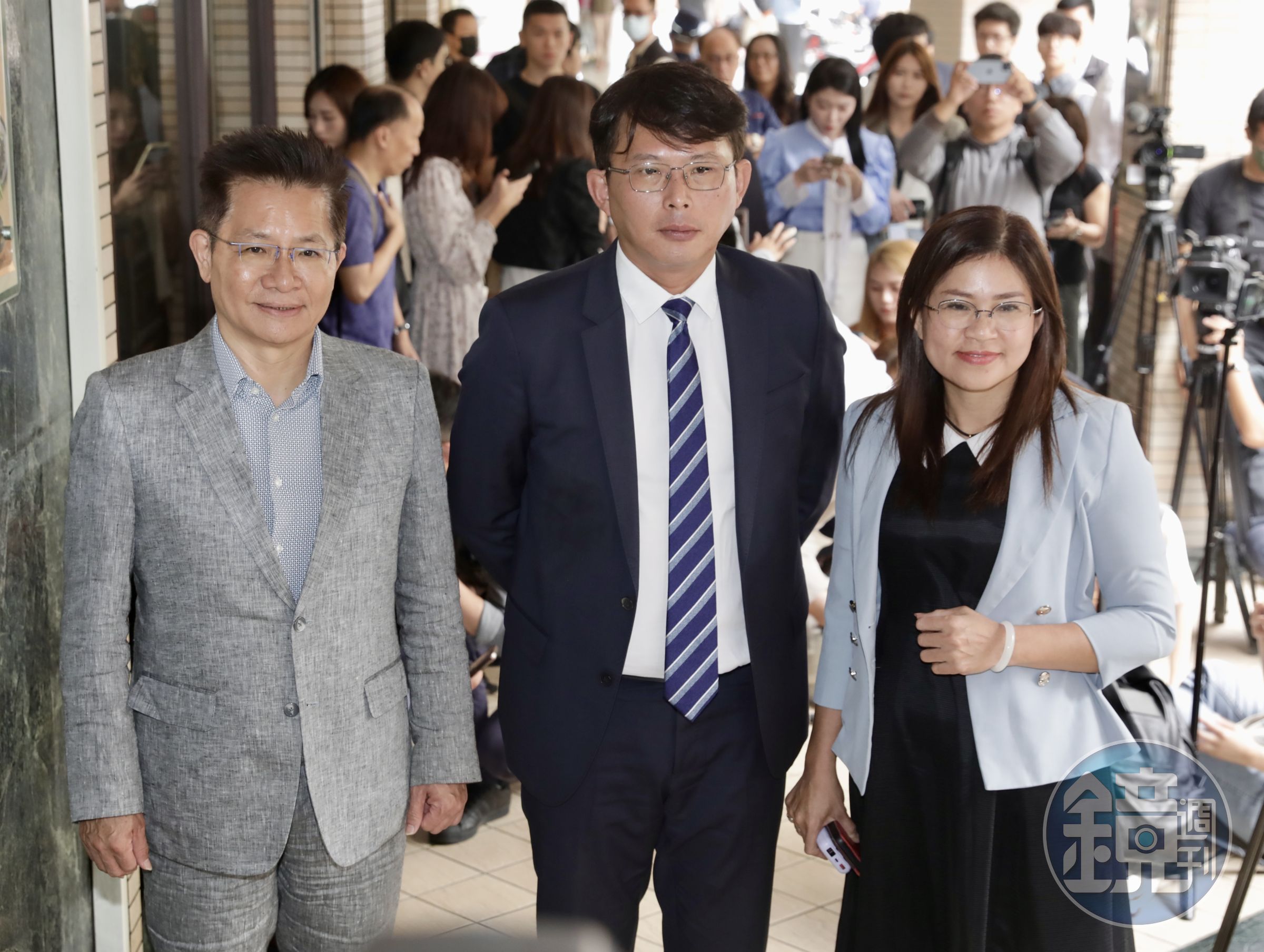 民眾黨團今也出席「和解飯」餐敘,不過餐後黨團總召黃國昌(中)認為「令人遺憾」。