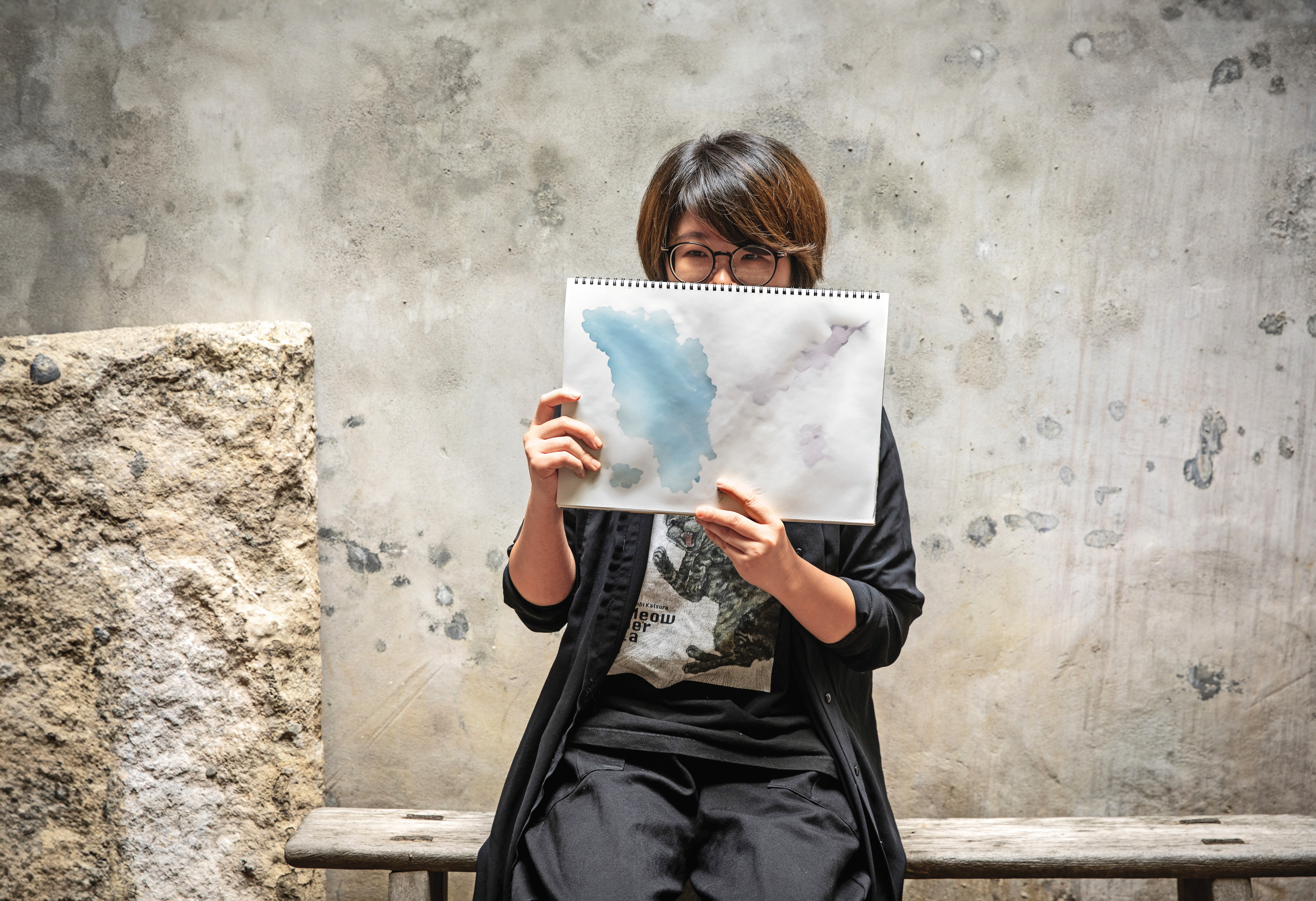 雅歌塔平常追美劇,熱愛漫畫、遊戲、小說。她懷念降級前的ChatGPT Plus,也知道明確的提示語可以提升回應正確率,但感性的創作人使用需求不同。