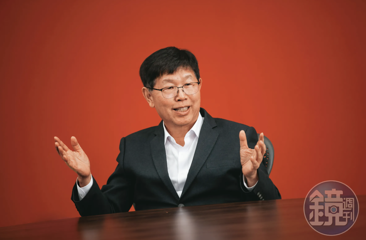 鴻海董事長劉揚偉於線上法說會中透露，對AI伺服器未來成長力道抱持信心，並透露現在是「訂單滿手」。