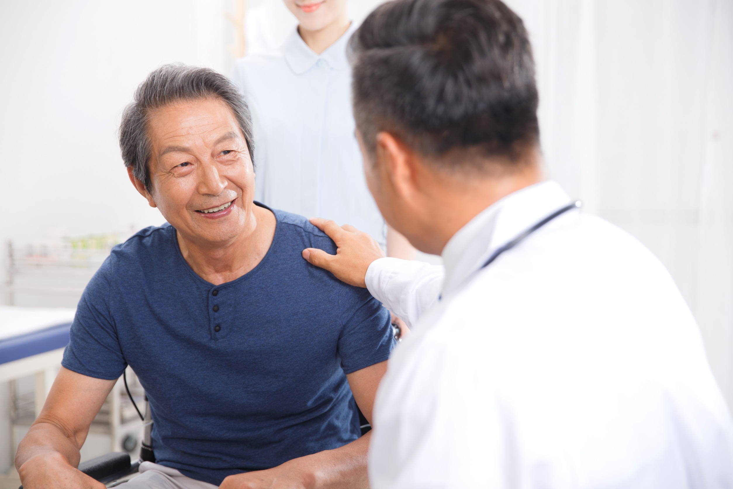 高居男性死亡癌症第4名的頭頸癌，曾因政府接連遺忘，使得身為勞工階級的病患等不到好的藥物。如今在醫界專家、病友團體努力下，獲得健保署良好回應。