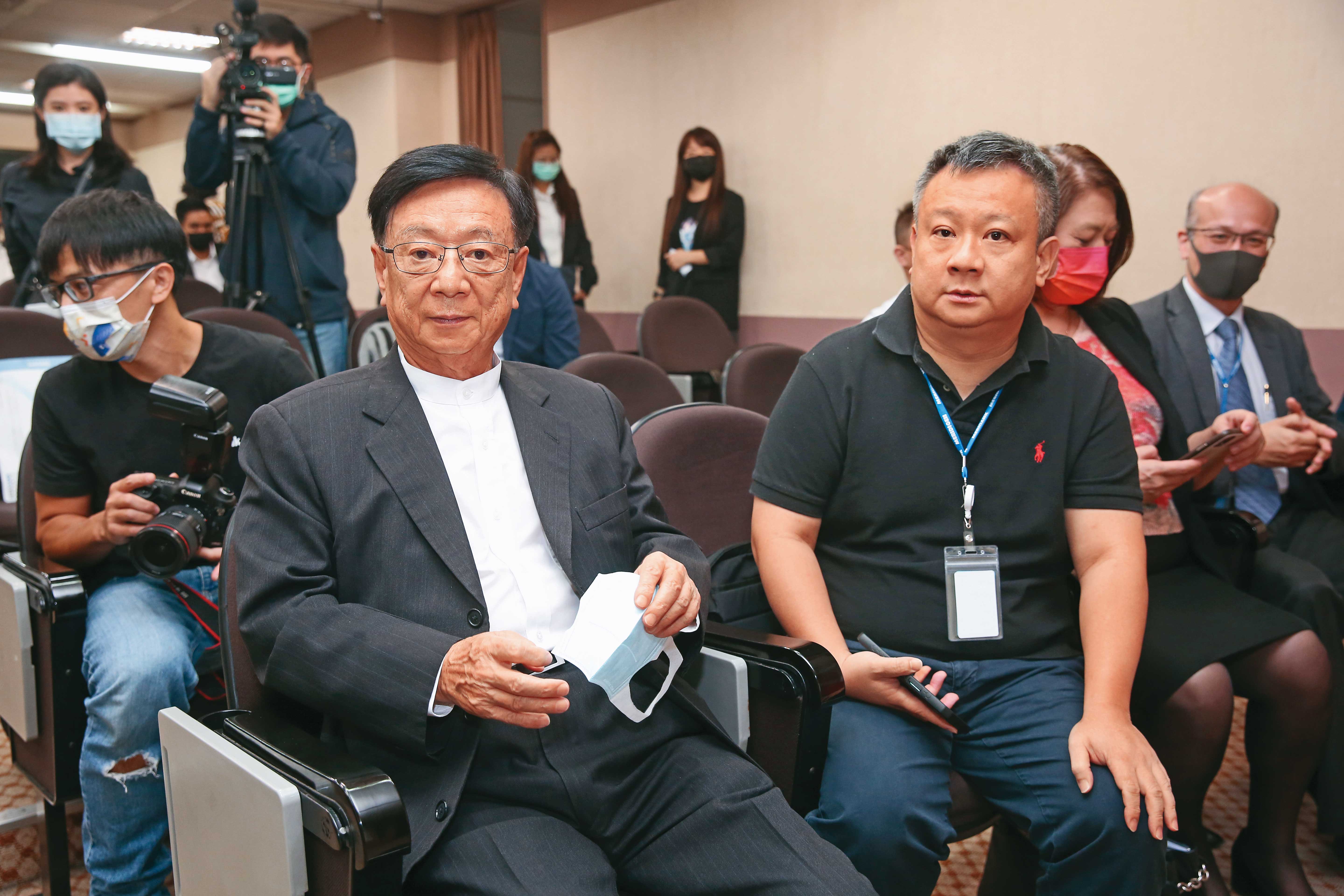 聯電榮譽副董事長宣明智與兒子宣昶有傳出遭詐騙，已向刑事局報案提告。