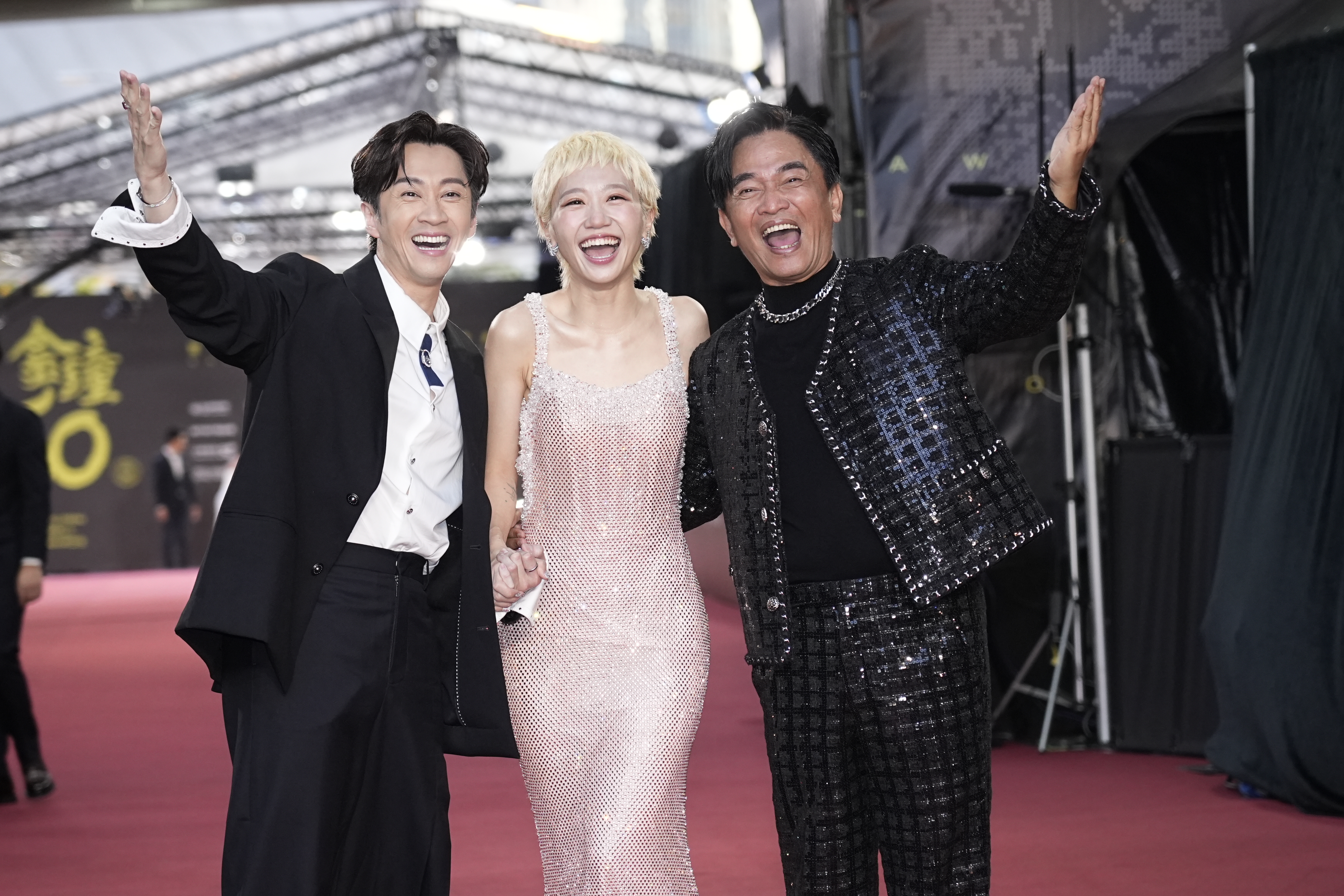 第60屆金鐘獎節目類頒獎典禮今晚在北流登場，Lulu（黃路梓茵）、陳漢典、吳宗憲合體走紅毯。