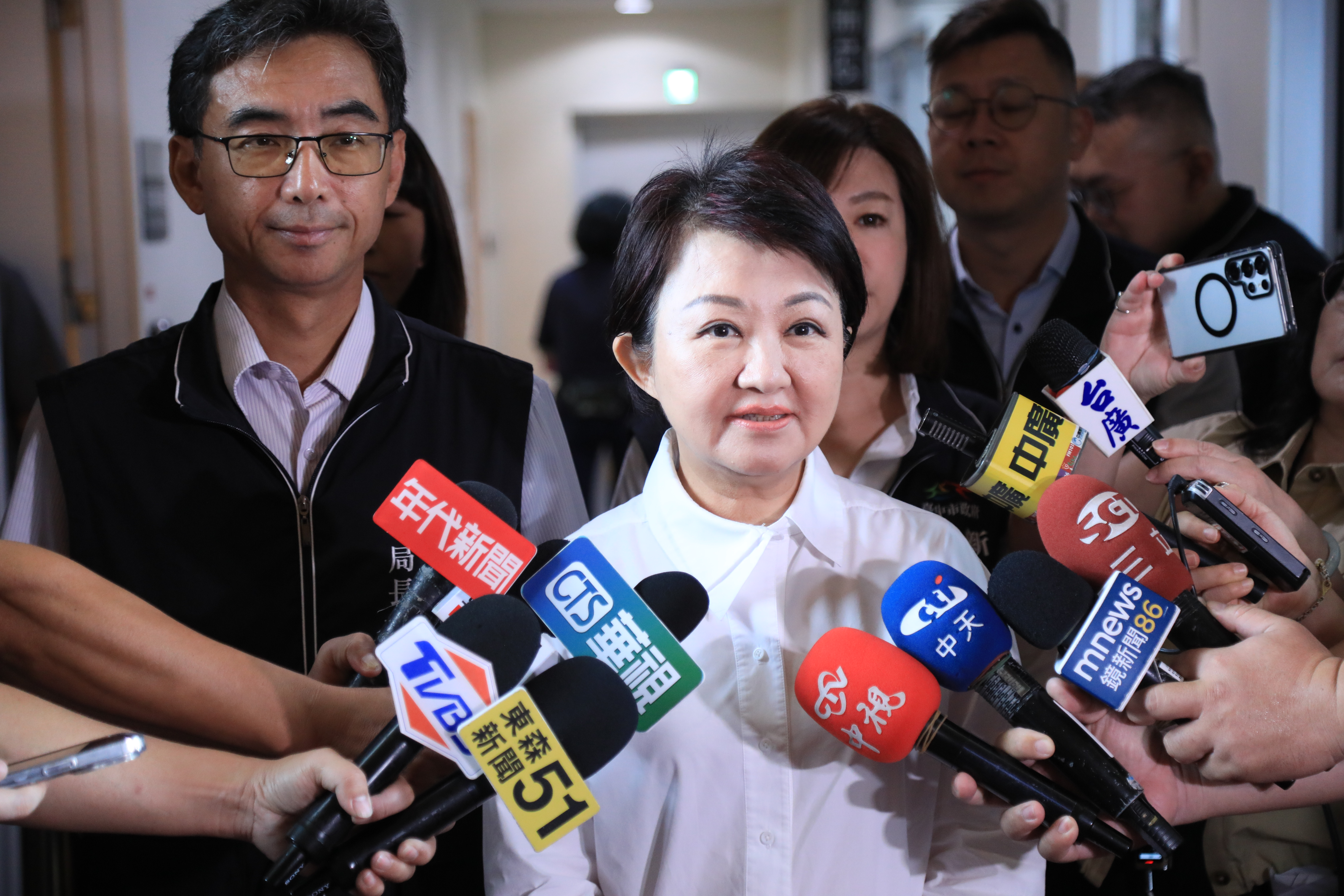 臺中市長盧秀燕近日於市議會答詢時發表「現在的法院是中央執政黨開的」等言論，法官協會深感遺憾，並表達嚴正抗議。（台中市政府提供）