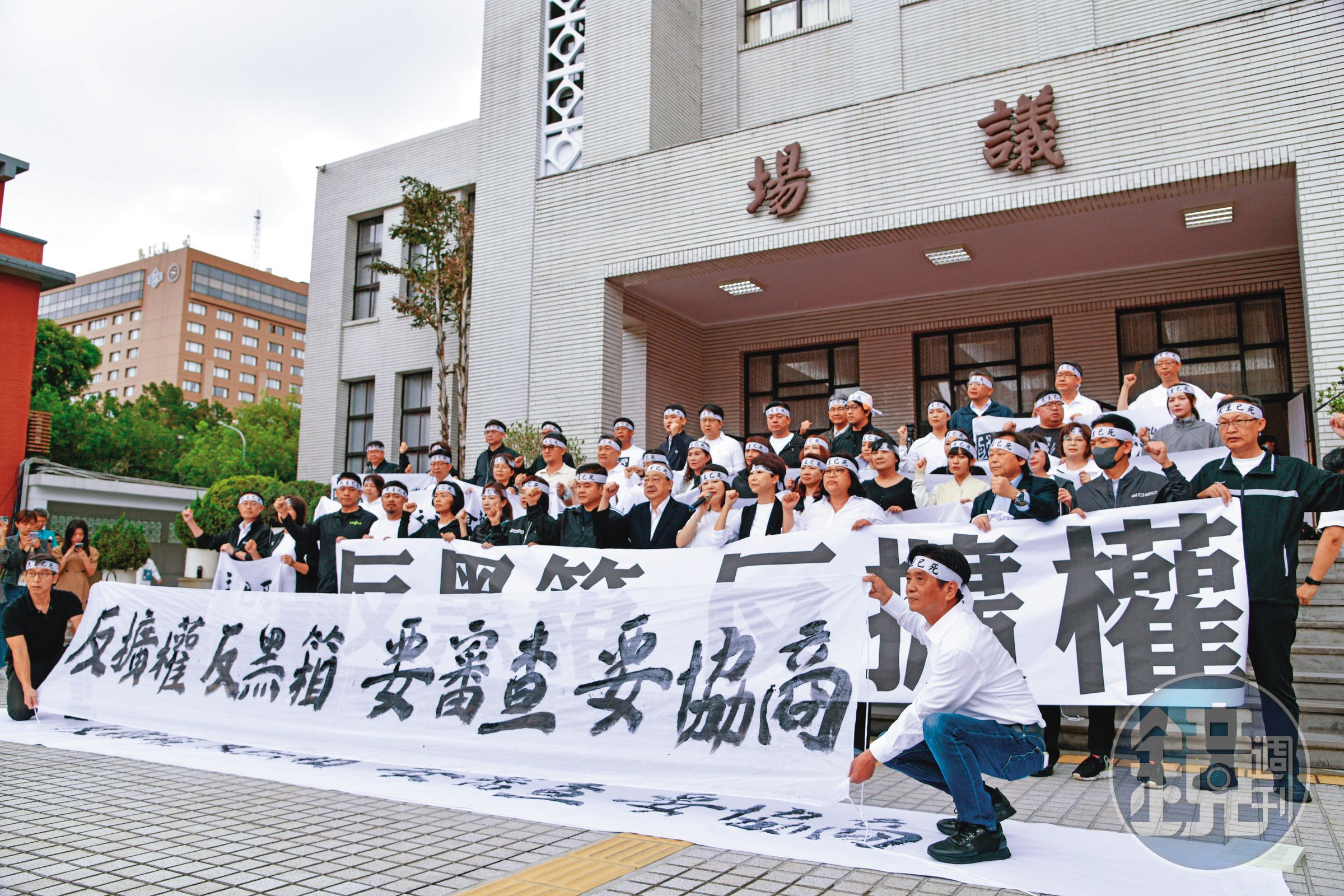 立法院民進黨團本屆轉為少數黨,至今仍在調整作戰姿態。