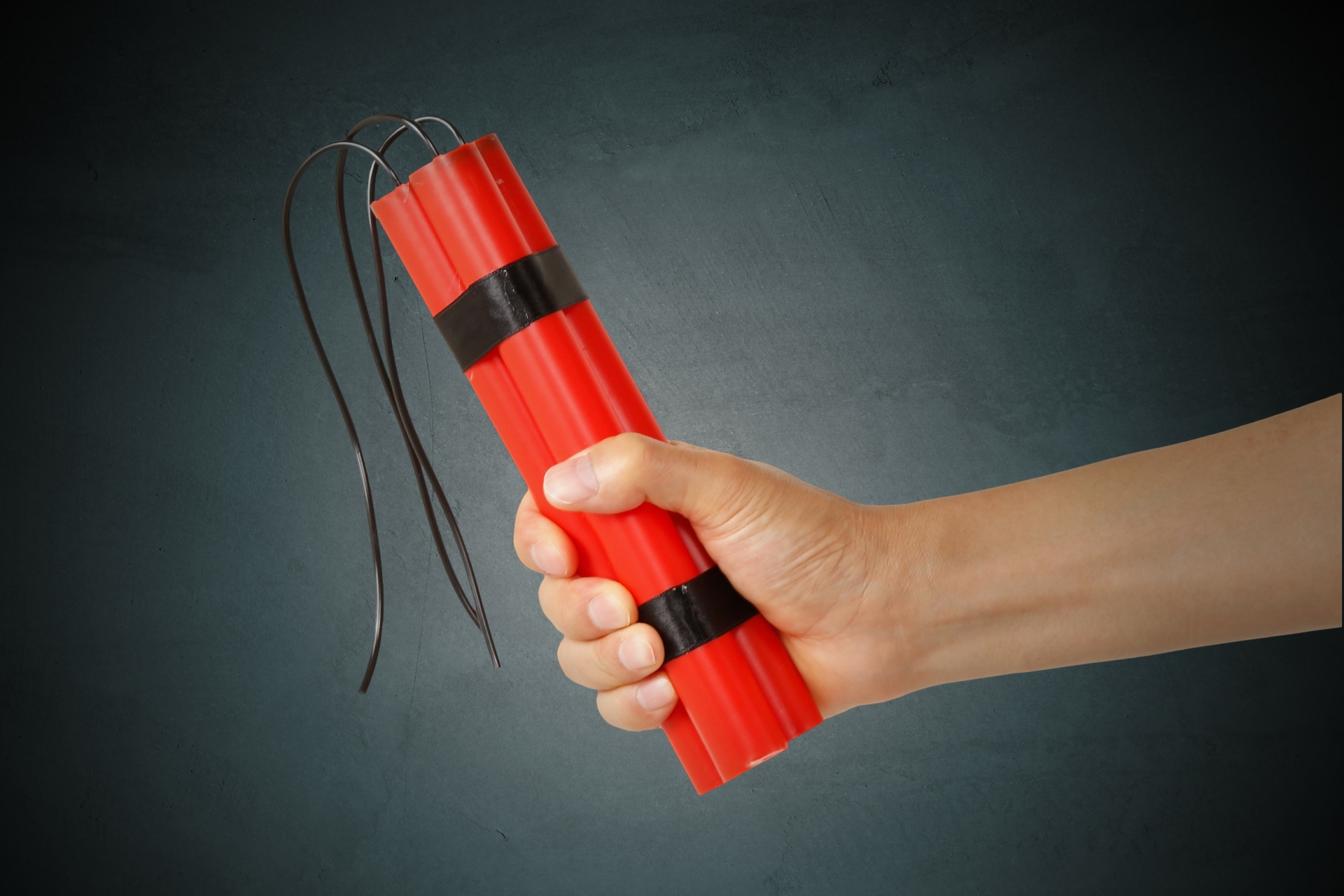 印度一名人妻疑因想跟小王分手，被對方在嘴巴塞入爆炸物引爆，慘死在旅館中。（示意圖，photoAC）