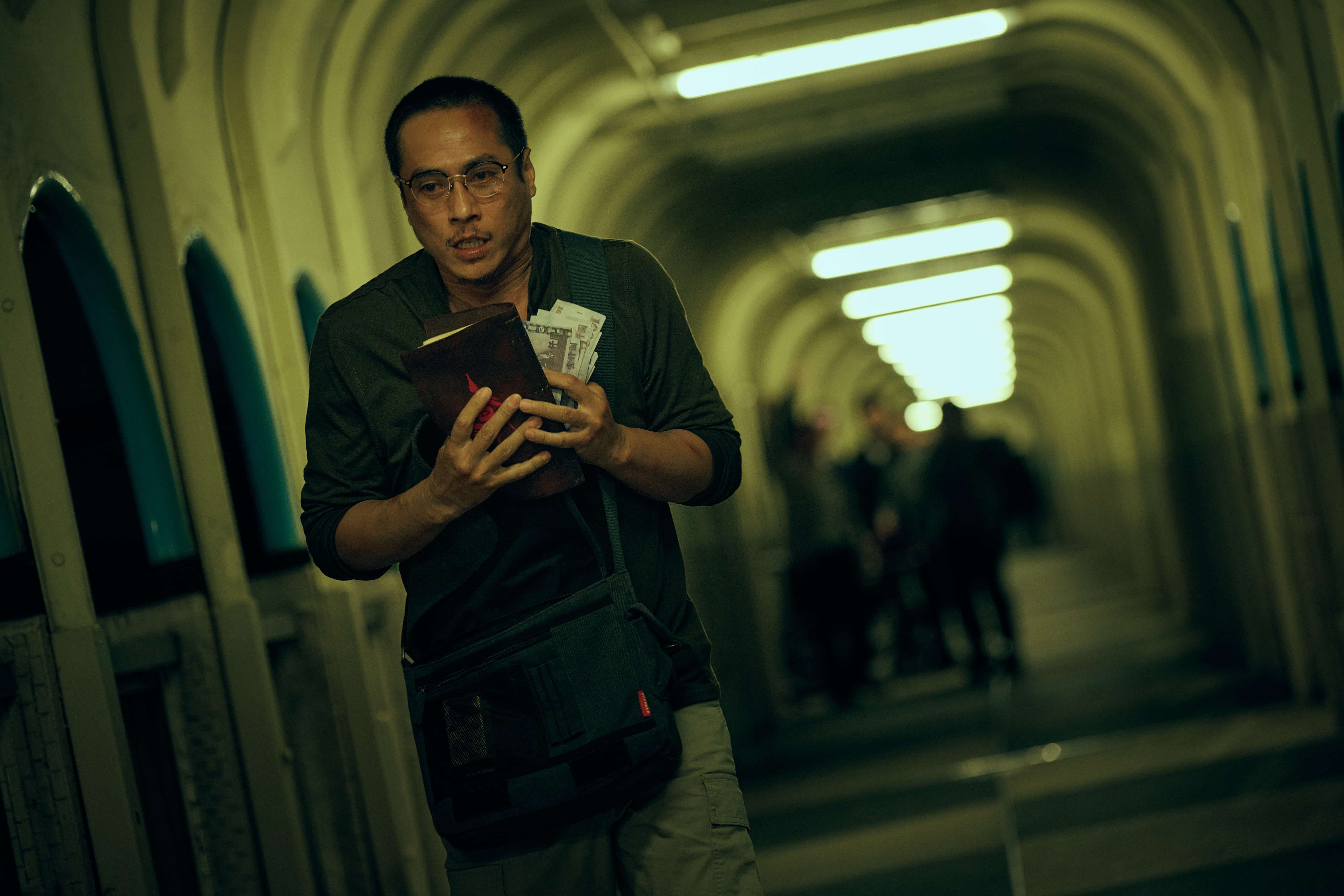 金鐘視帝莊凱勛在電影《祭弒》中，顛覆形象演出將親生子當邪教祭品的「鬼父」。（威視提供）