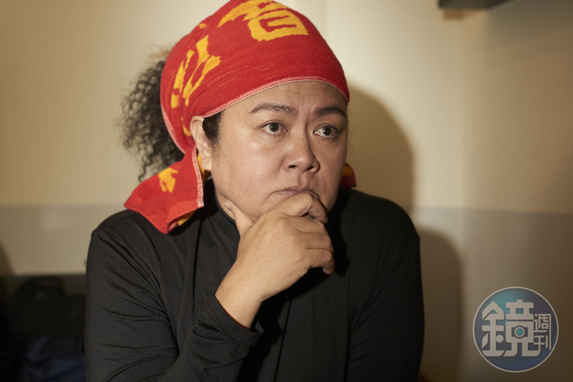 巴奈總是帶著「沒有人是局外人」的毛巾,即將在520之後與老公搬回台東山上居住的她,將挑戰新一章人生。