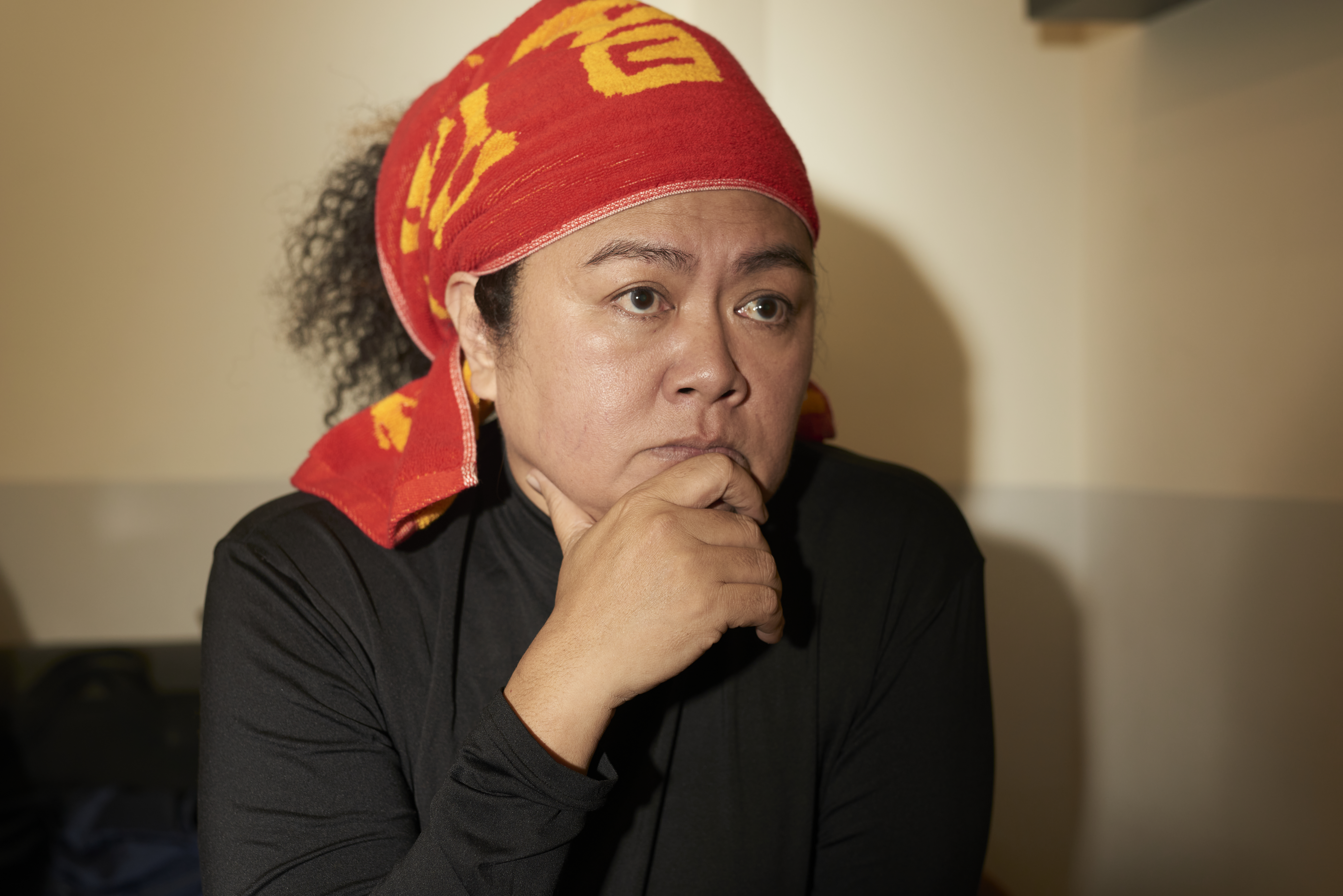 巴奈總是帶著「沒有人是局外人」的毛巾,即將在520之後與老公搬回台東山上居住的她,將挑戰新一章人生。